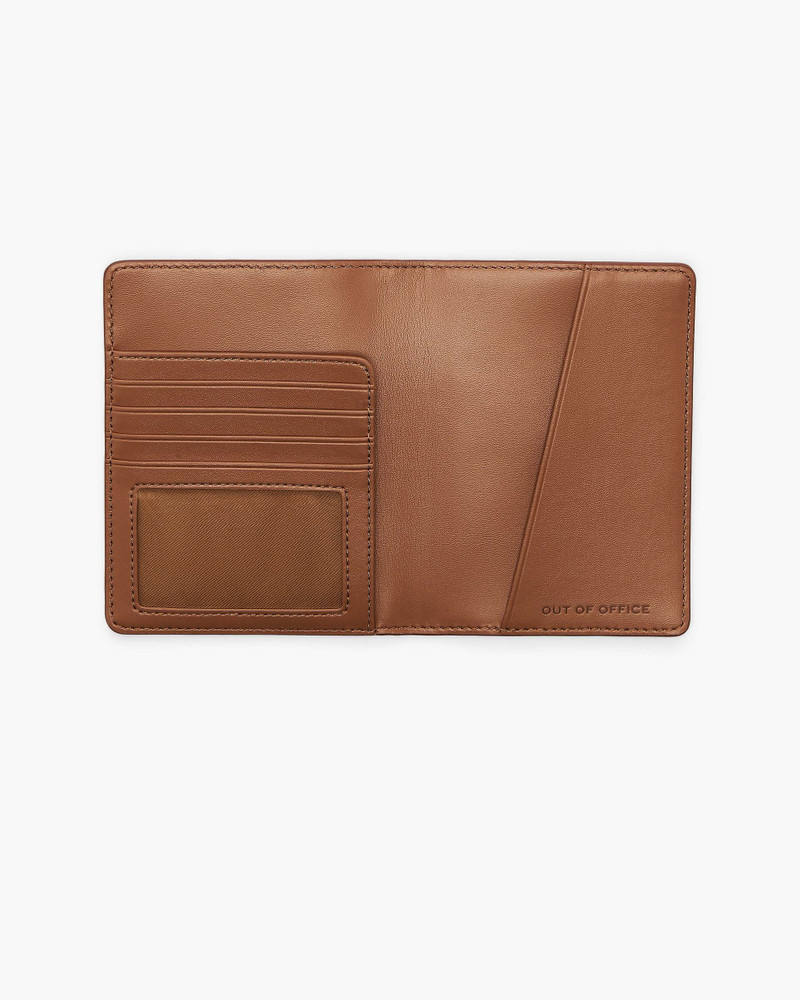 Marc Jacobs THE PASSPORT CASE outlook