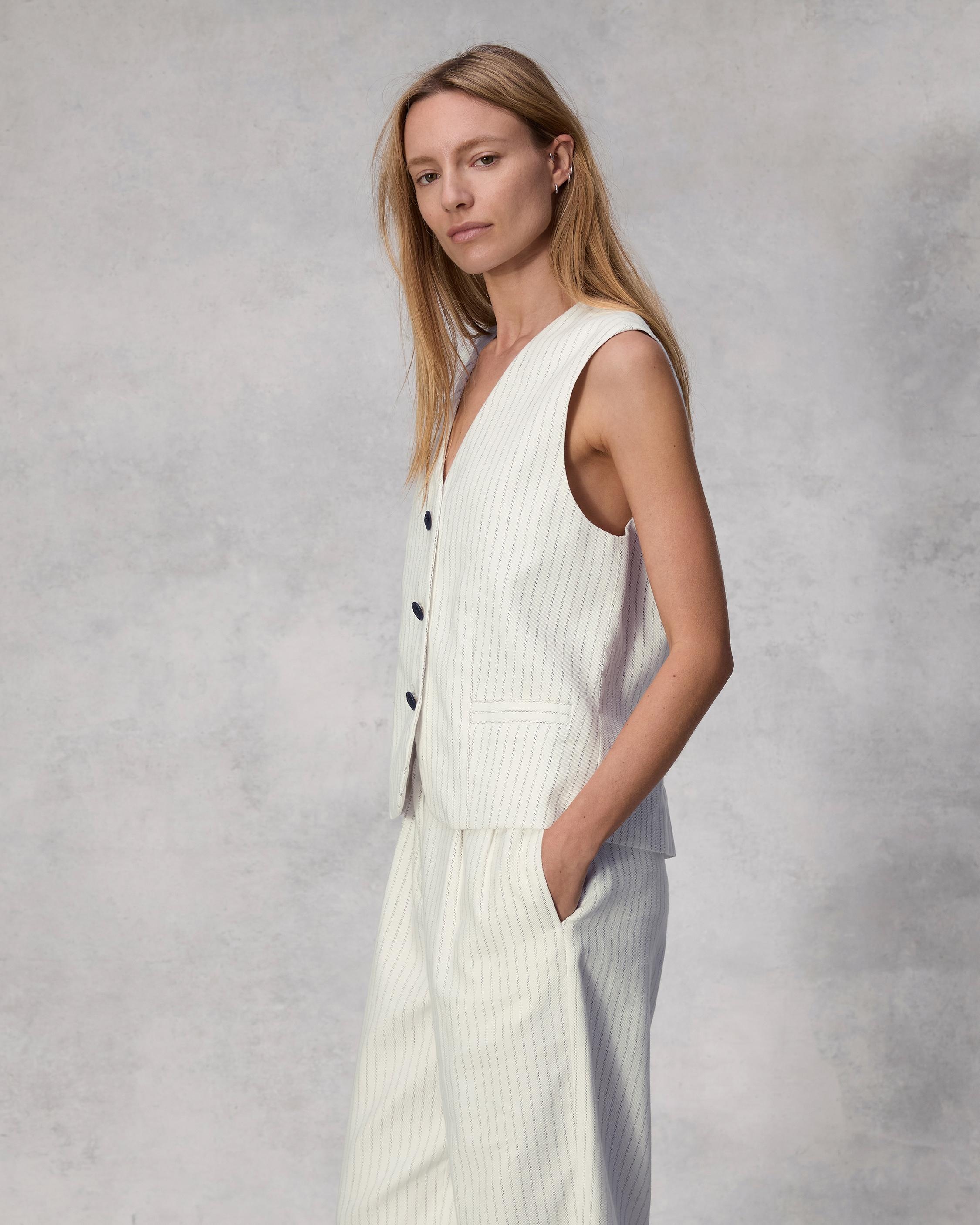 Erin Cotton Linen Vest
Relaxed Fit - 4