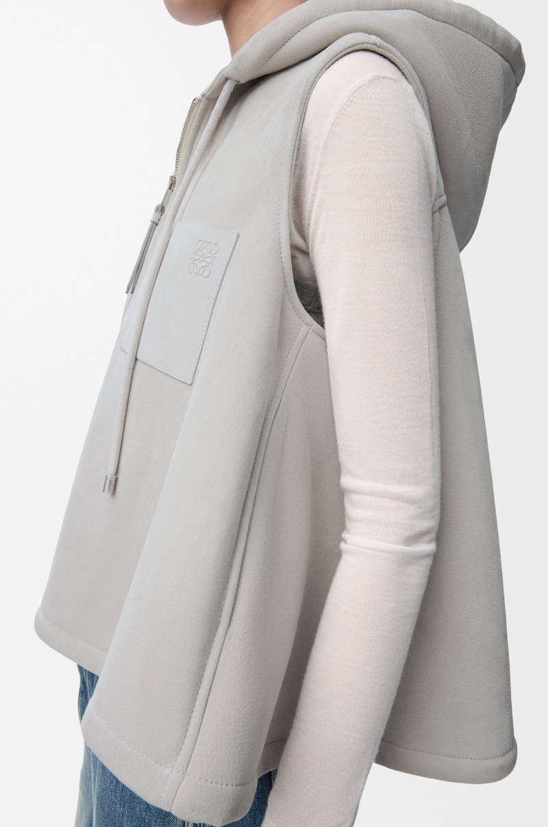 Hooded vest in shearling 5