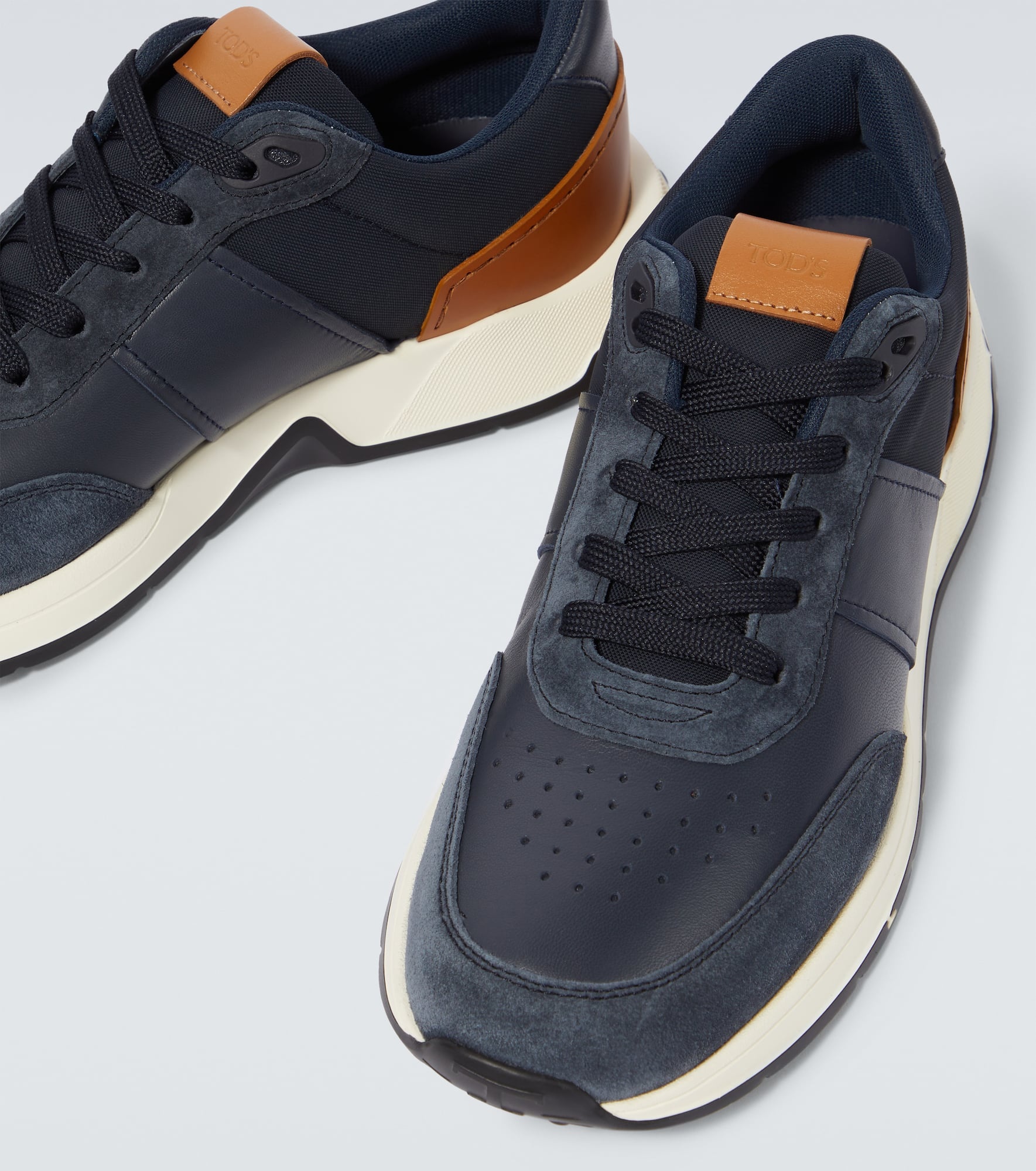 Suede-trimmed leather sneakers - 3