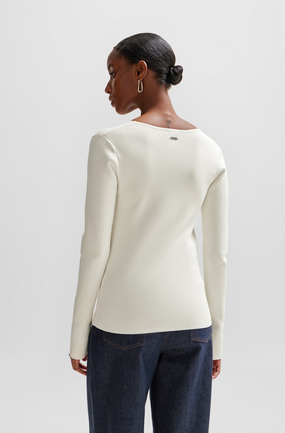 KNITTED SWEATER WITH A RIBBED STRUCTURE - 4