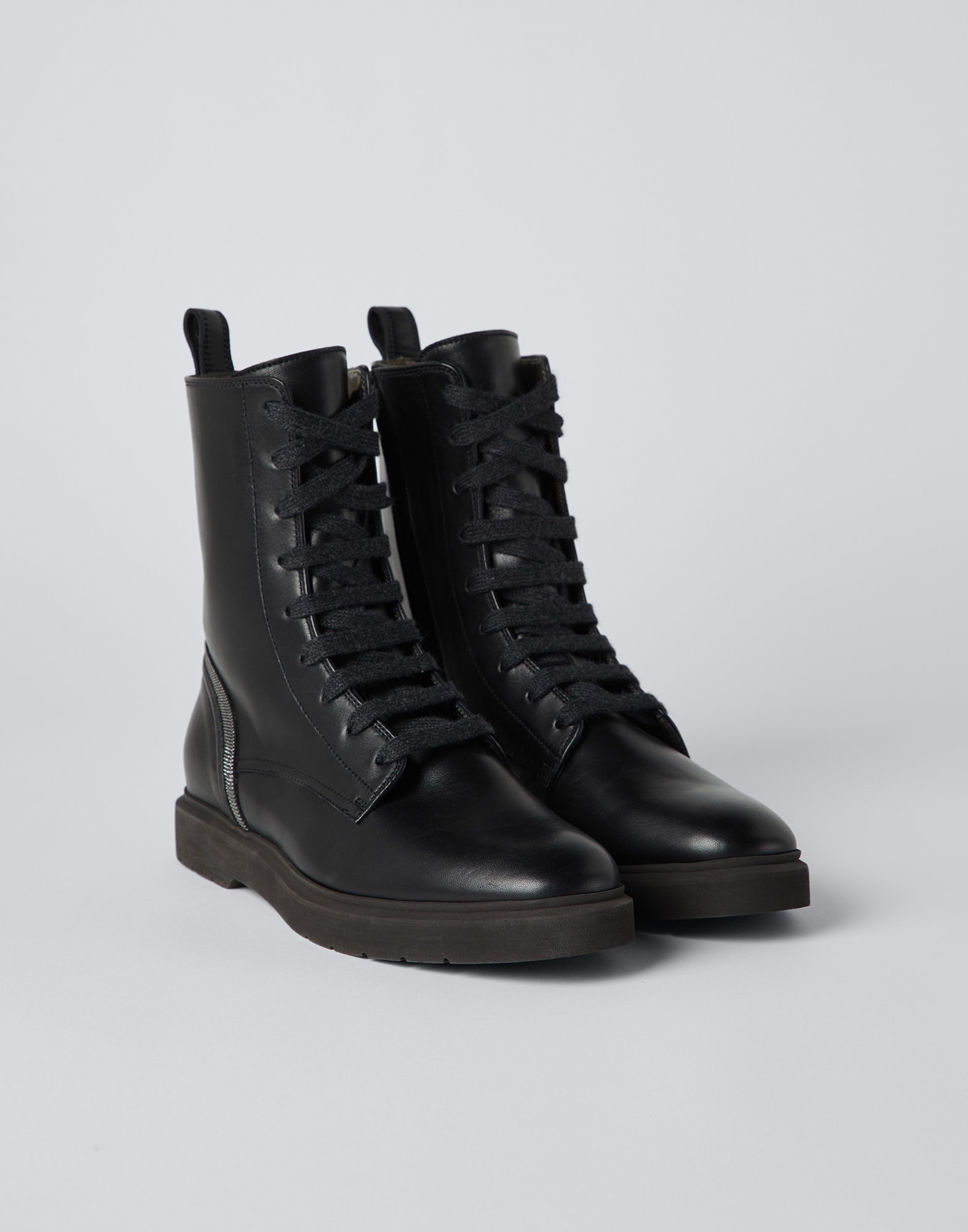 Calfskin boots with shiny contour - 2