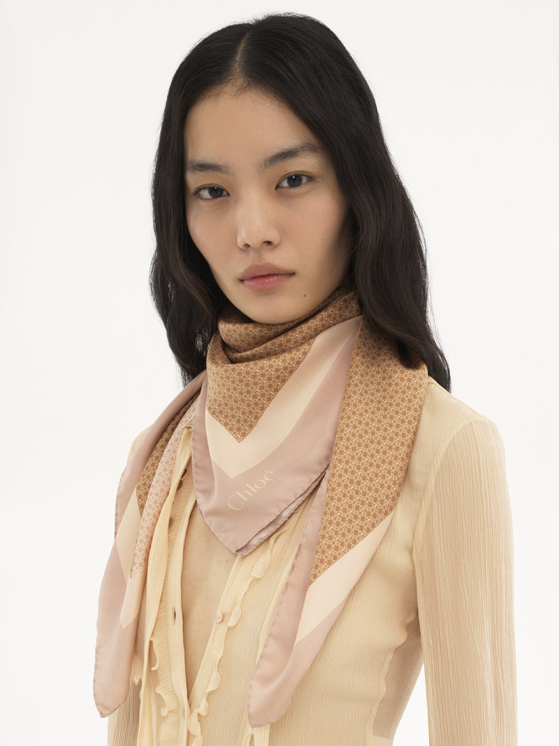 Chloé THE CHLOÉ MINI TIE-PRINT SCARF IN SILK outlook