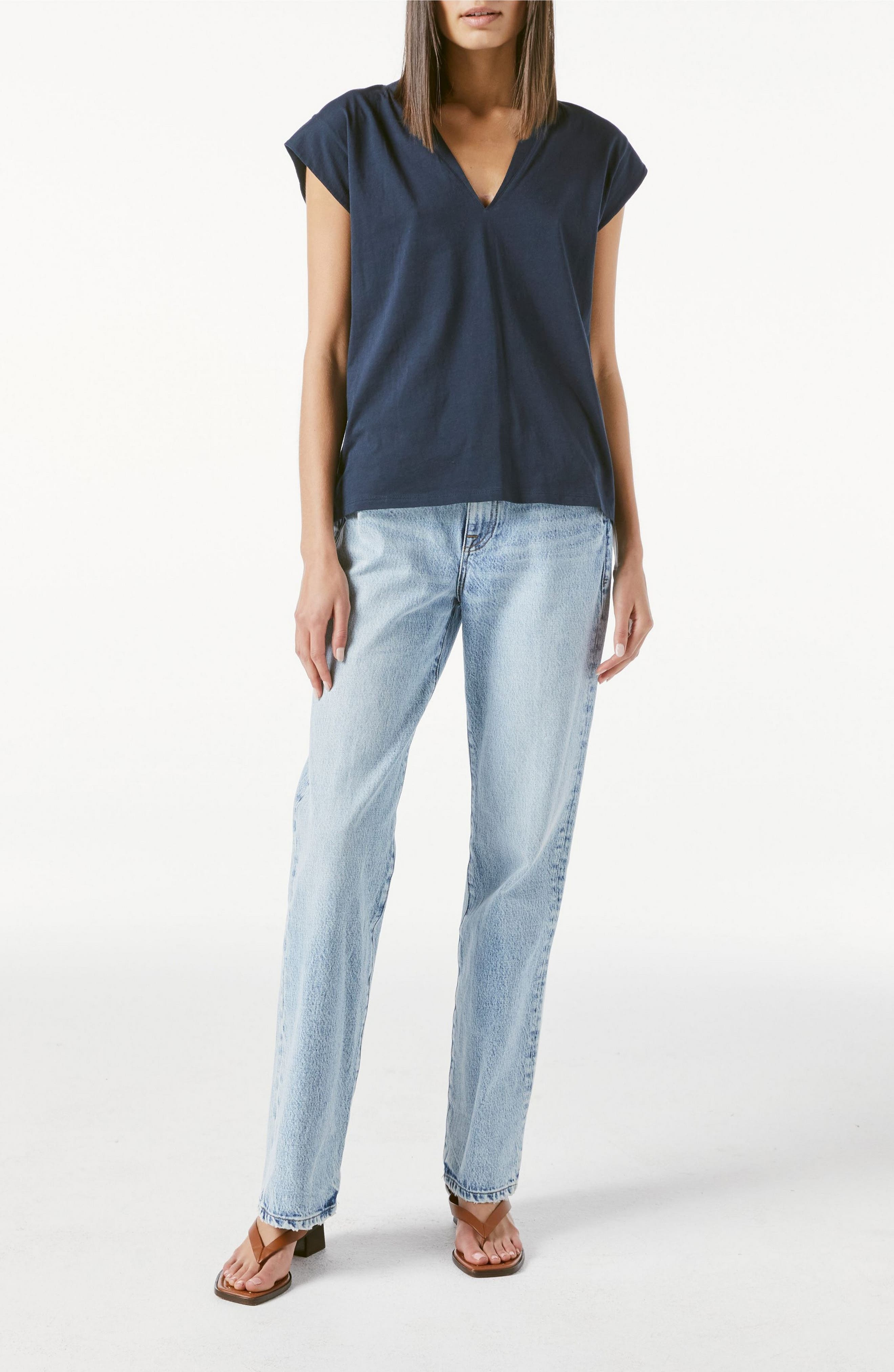 Le Mid Rise V-Neck T-Shirt - 7