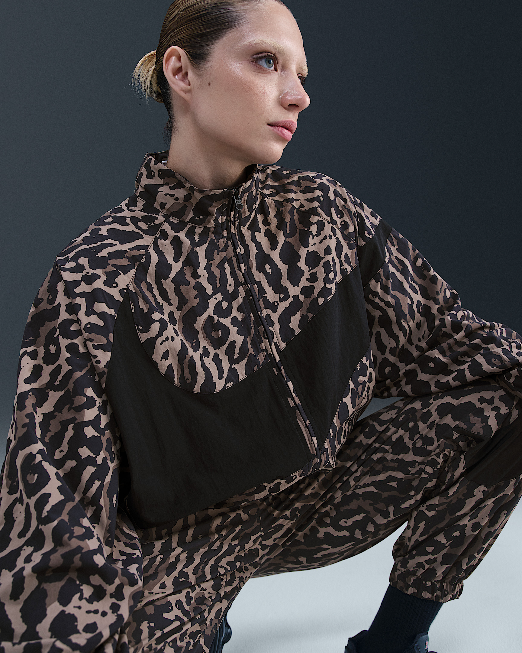 Nike Sportswear Women's Woven Printed Jacket - 3