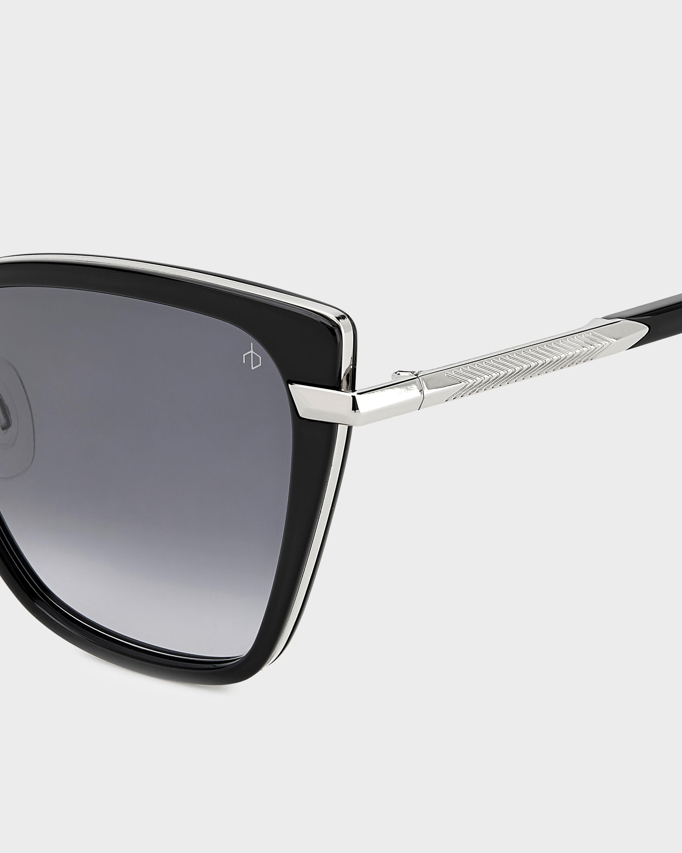 Taylor
Butterfly Sunglasses - 3