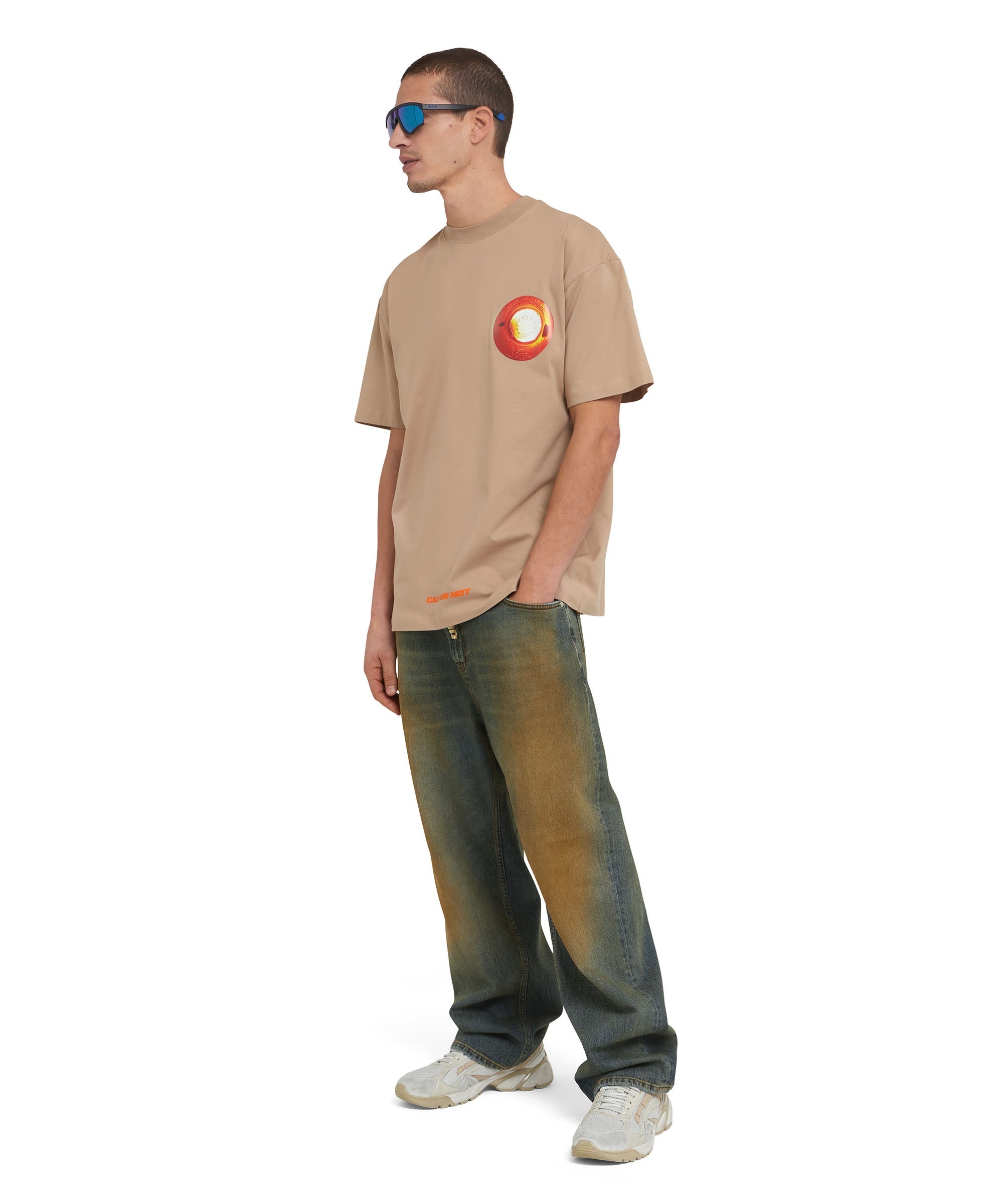 T-Shirt with "Caution hot" graphic - 5