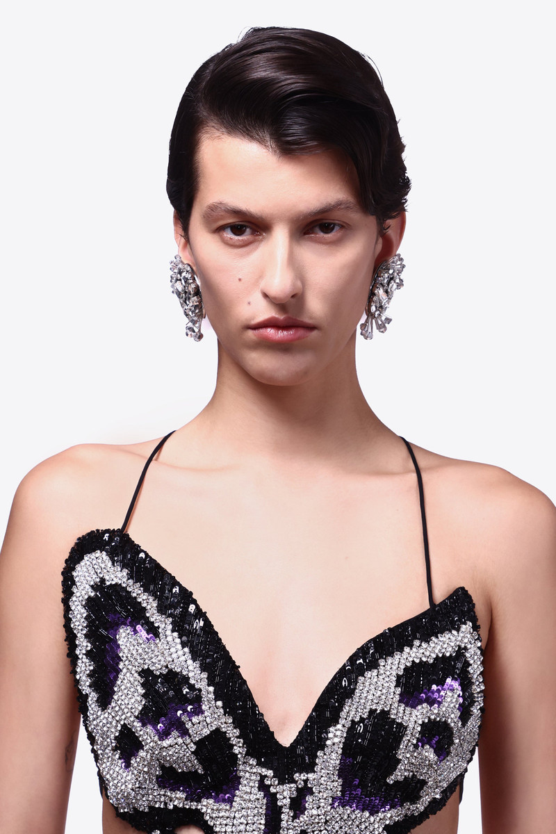 AREA DISTRESSED CRYSTAL EARRINGS outlook