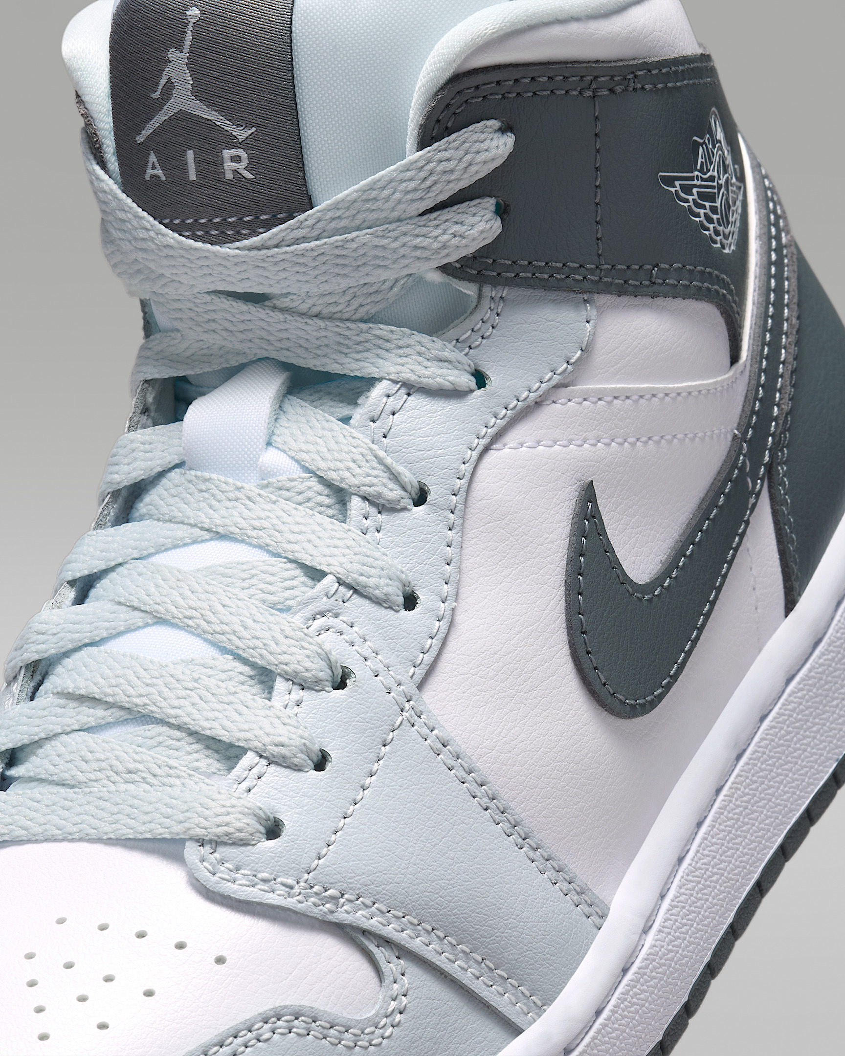 Air Jordan 1 Mid Women's Shoes - 7