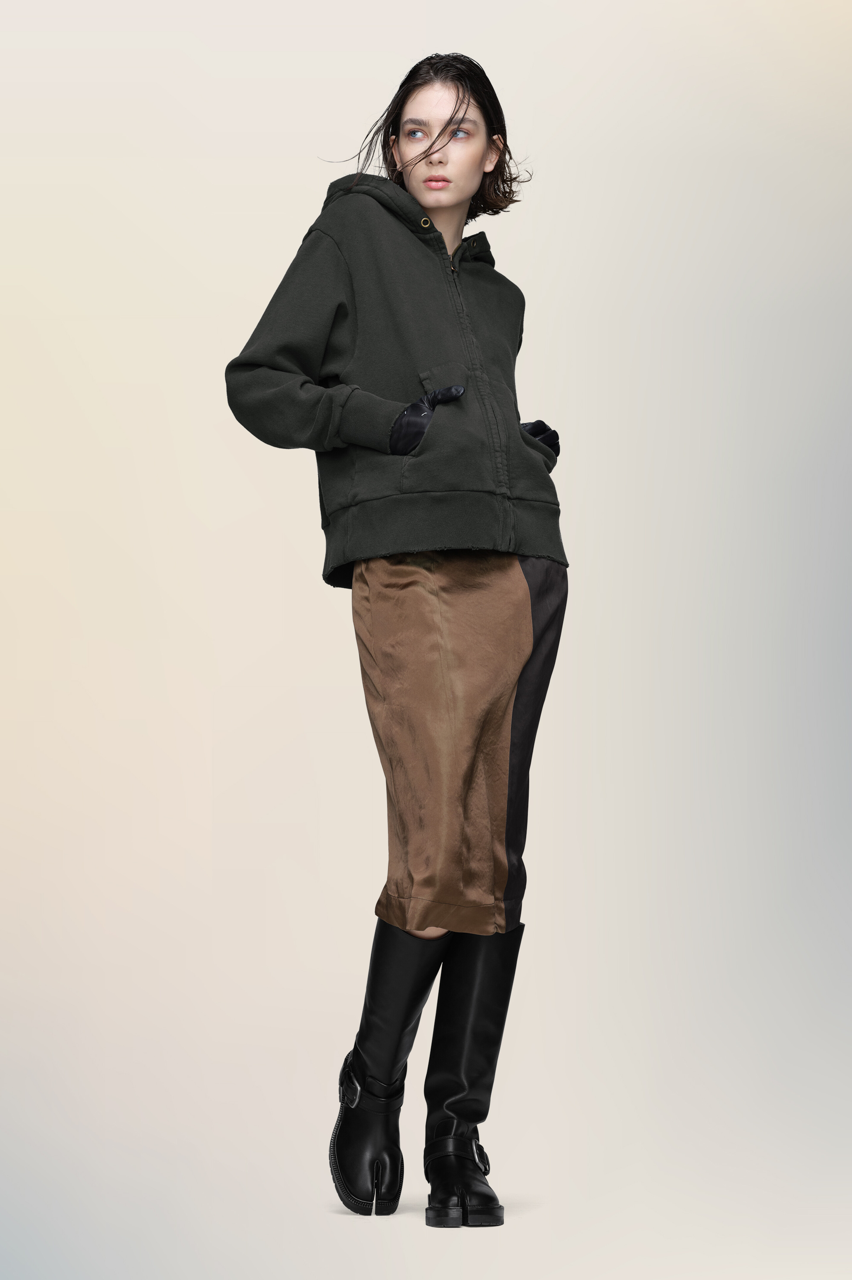 Hooded sweatshirt - 7