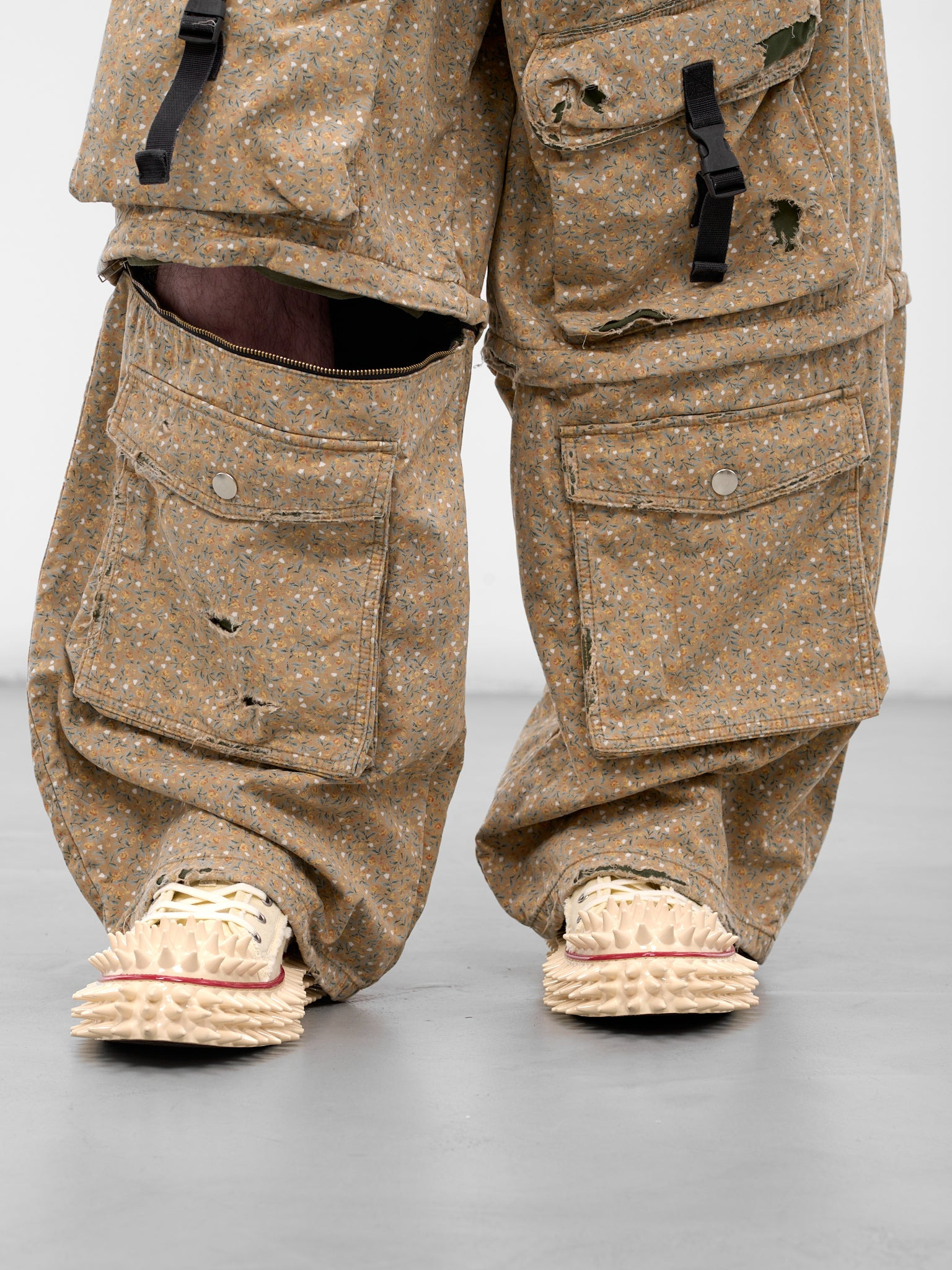 Khaki Flower Distressed Cargo Pants - 4