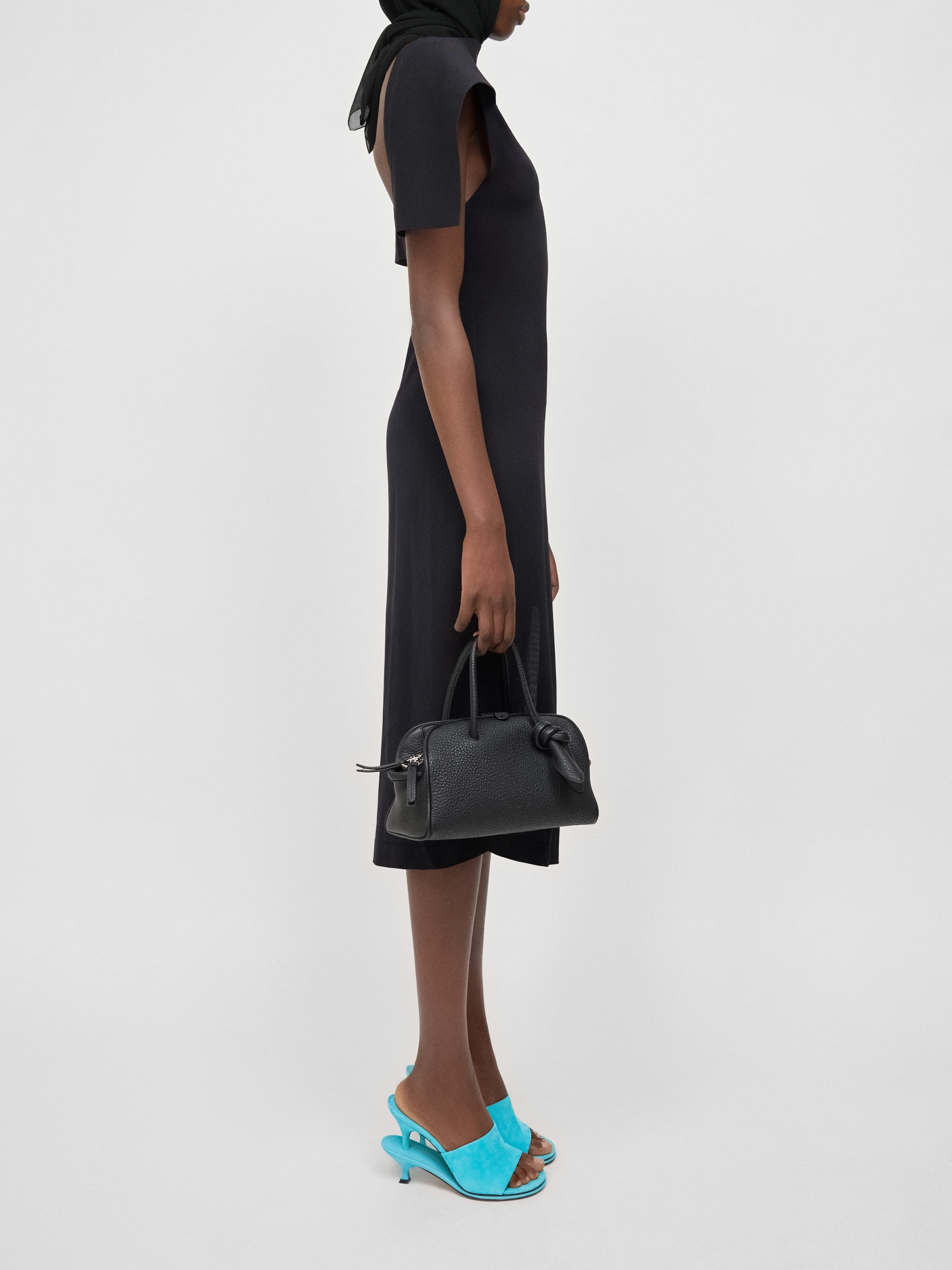 【JACQUEMUS】Turismo スモールソフトボウリングバッグ ブラック The small Turismo by JACQUEMUS | Official website