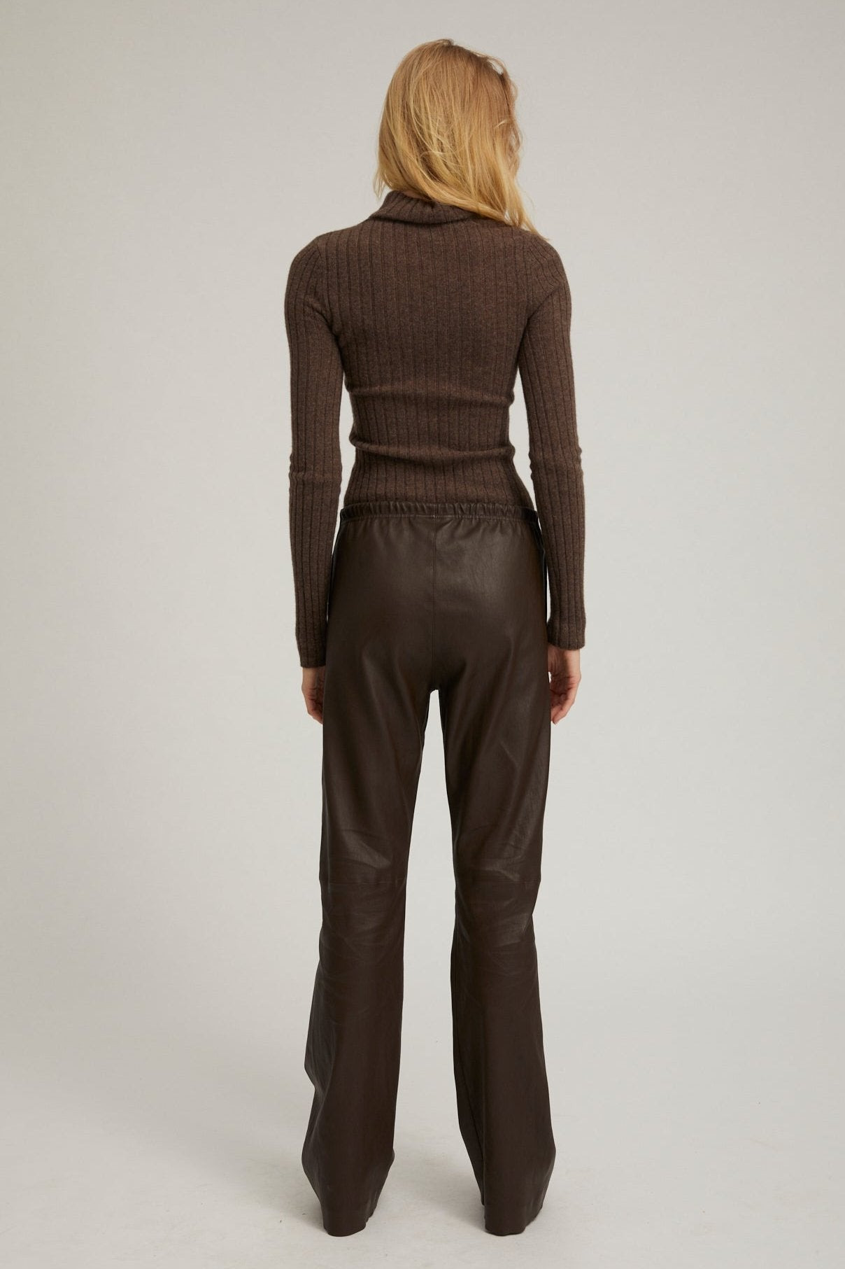 TRUFFLE HEAVY CASHMERE MOCK NECK - 4