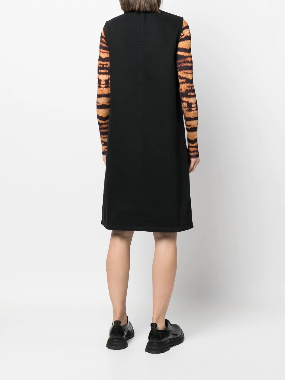 sleeveless logo-patch shift dress - 4