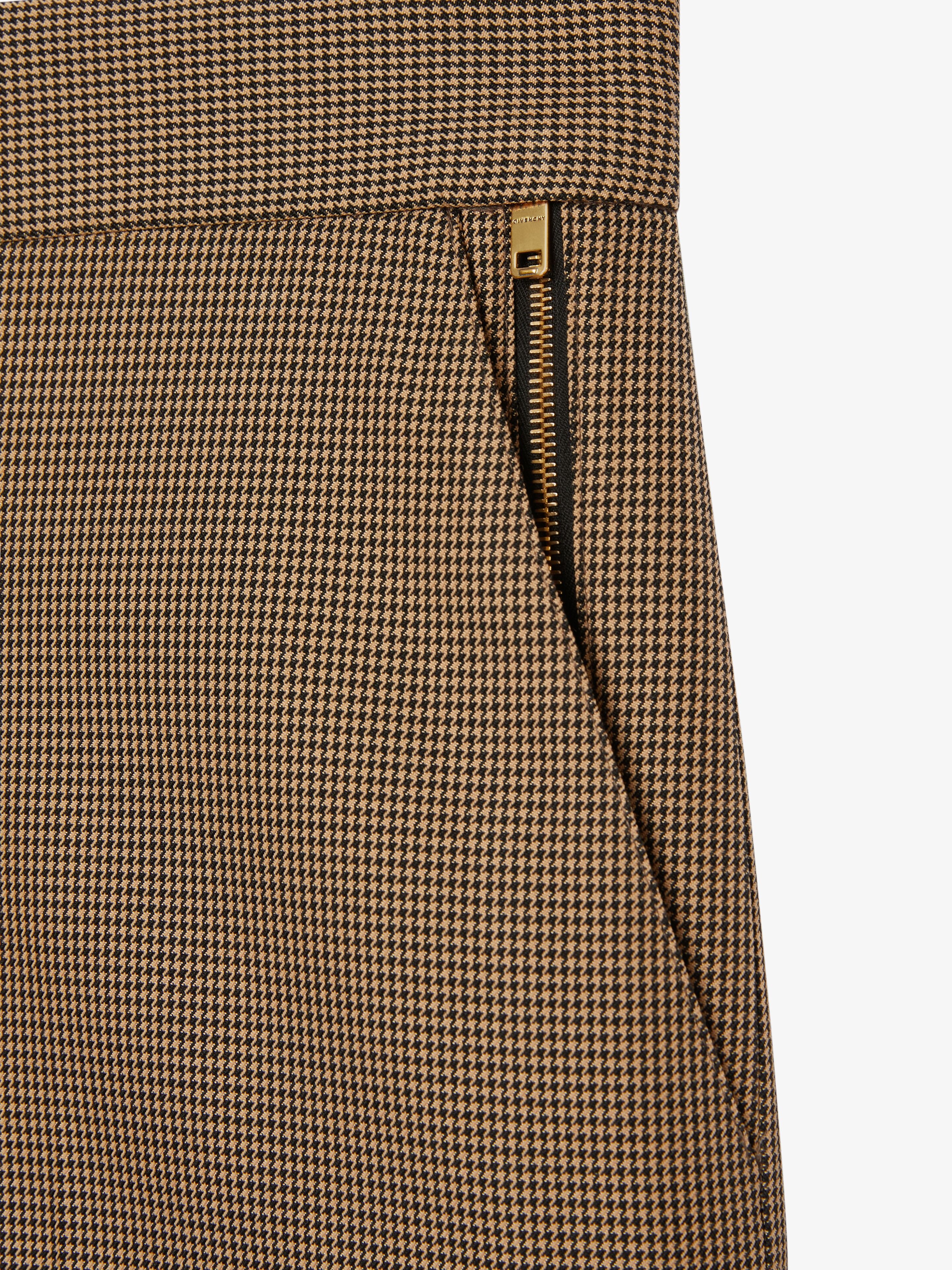 BERMUDA IN TECHNICAL FIBER WITH HOUNDSTOOTH PATTERN - 5