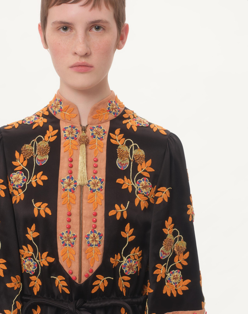 SHORT DRESS IN EMBROIDERED WASHED DOUBLE DUCHESSE 4