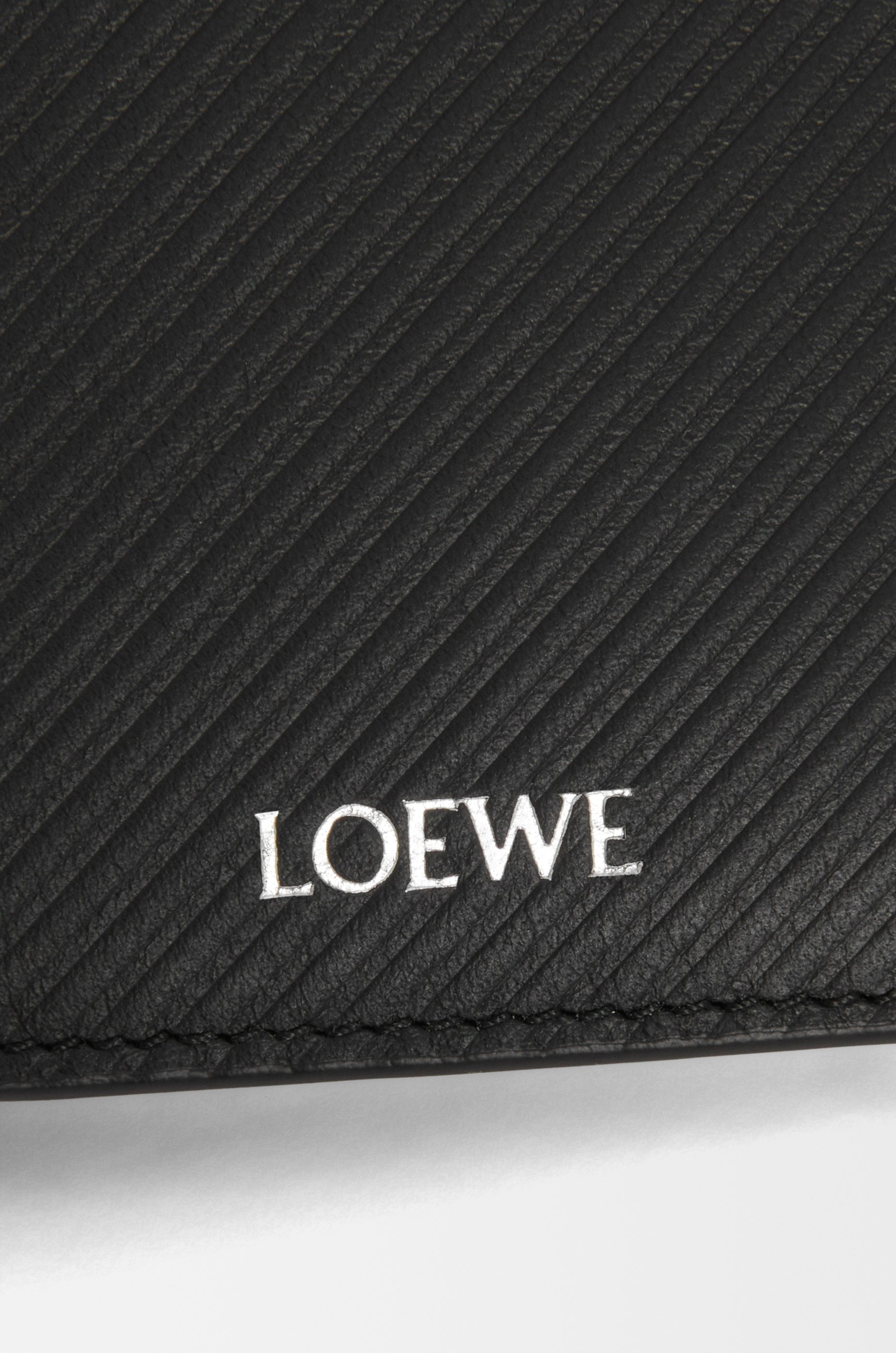 Slim compact walllet in textured classic calfskin - 5