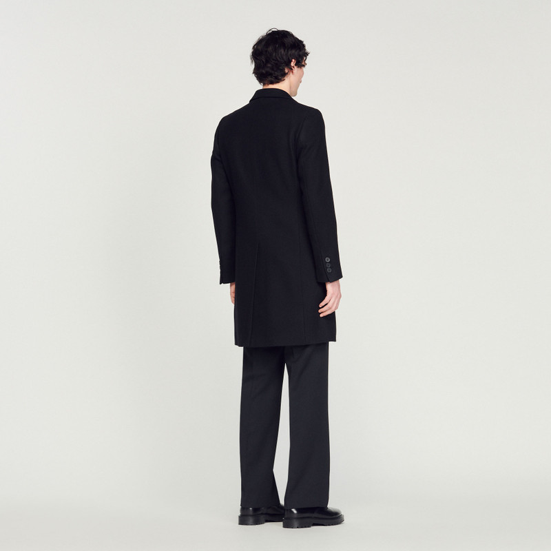 Long coat fastened with three buttons 6