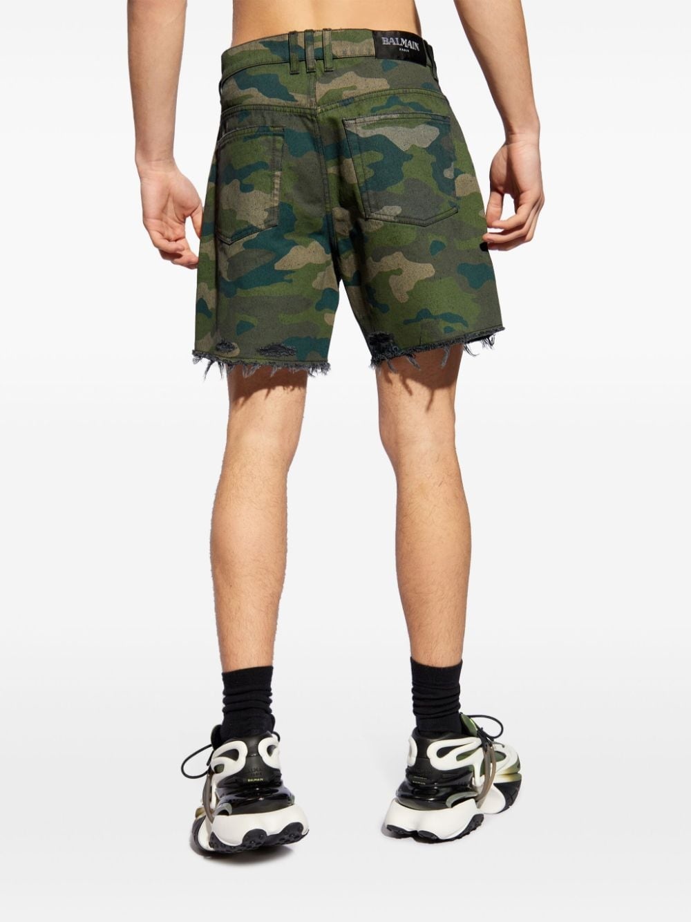 camouflage print distressed shorts - 4