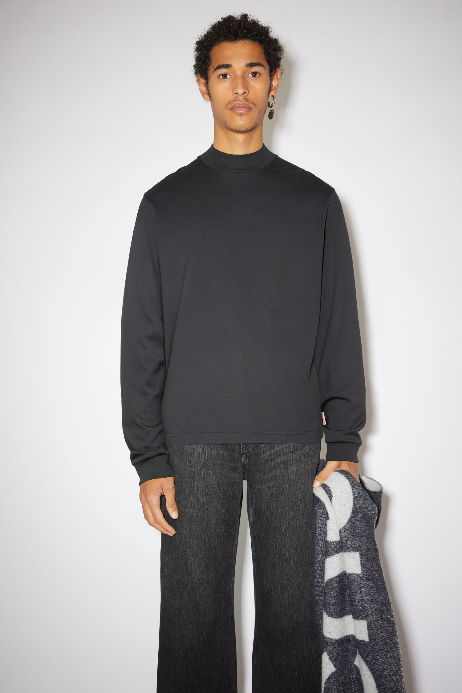 Long sleeved mock neck t-shirt - Black - 2