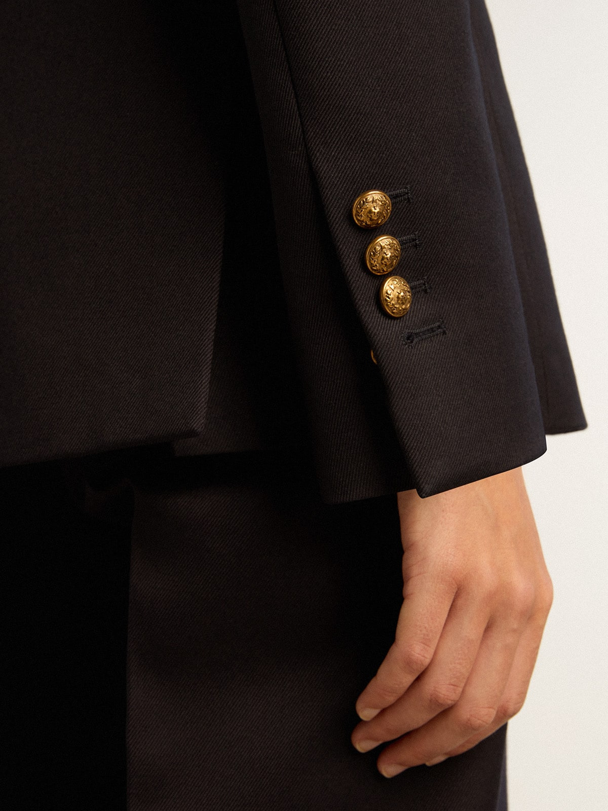 Double-breasted women’s blazer in dark blue with gold-colored buttons - 5