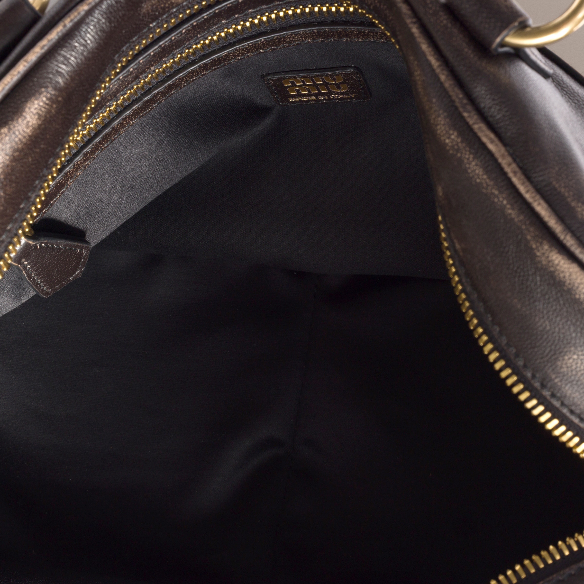 Pocket nappa leather top-handle bag - 6