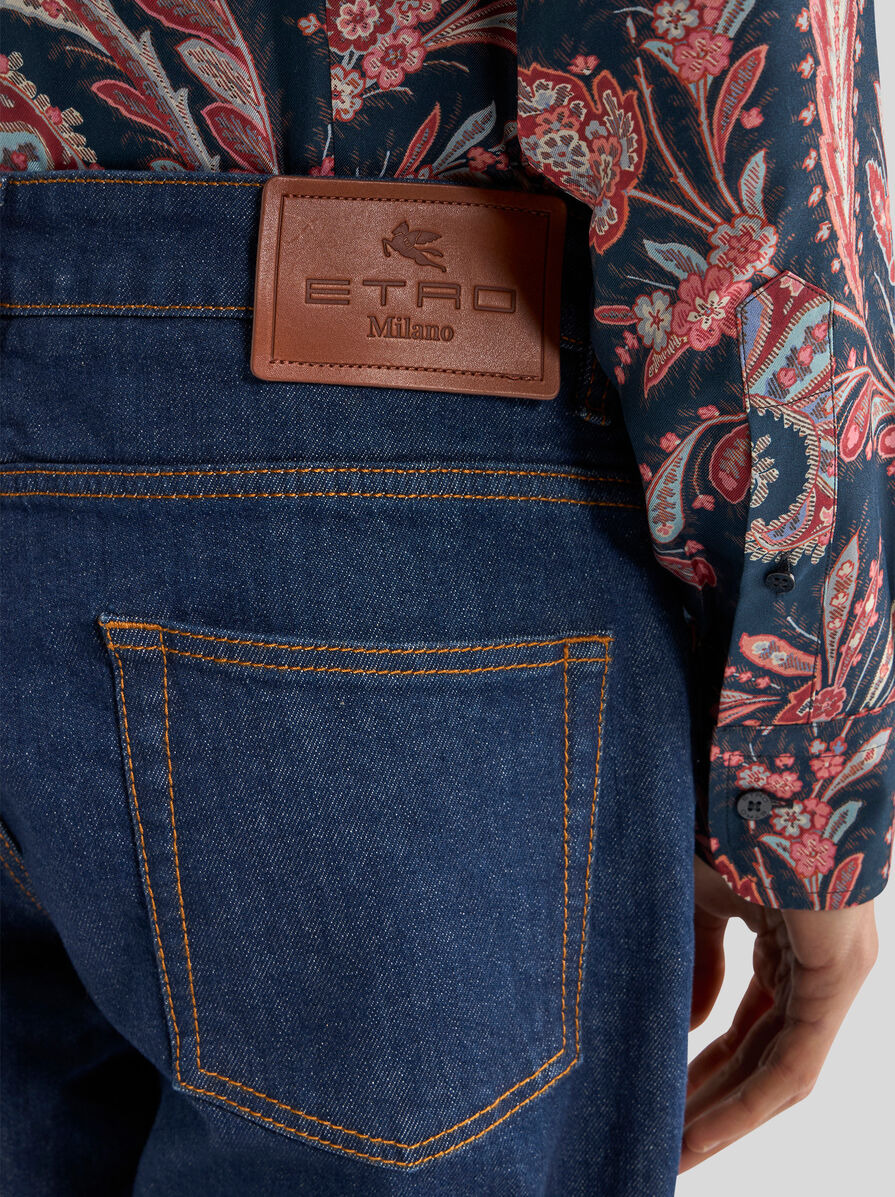 REGULAR-FIT JEANS WITH STITCHING ON FRONT POCKETS - 3