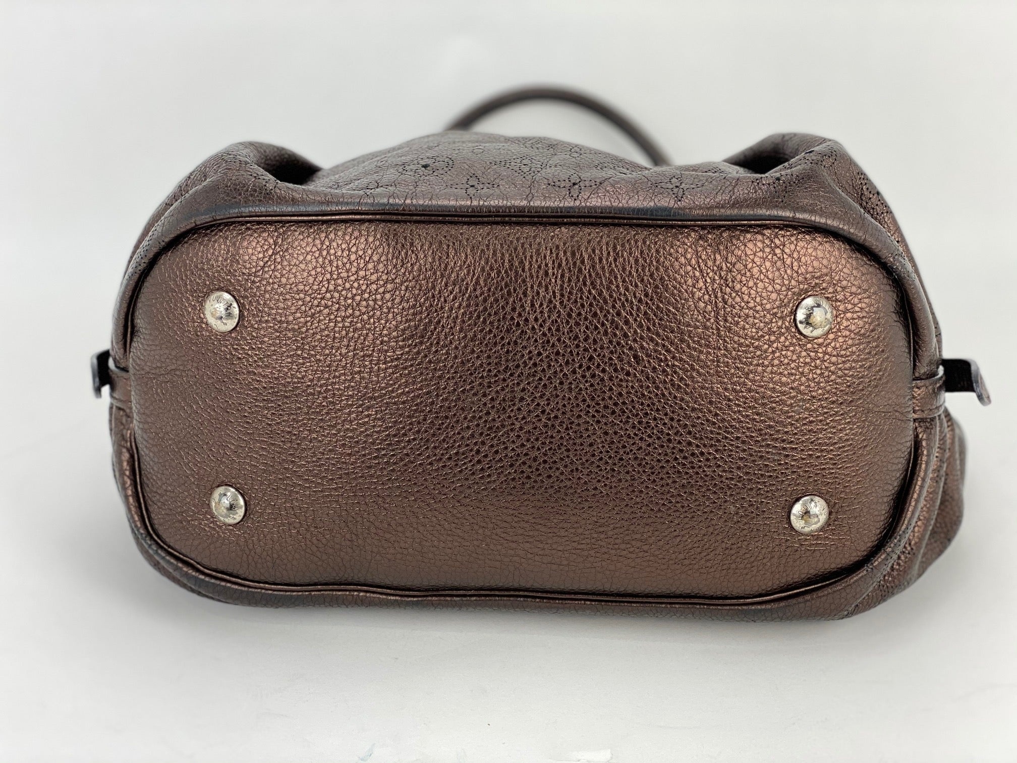Louis Vuitton Large Mahina Metallic Bronze Leather Shoulder Bag pre owned - 6