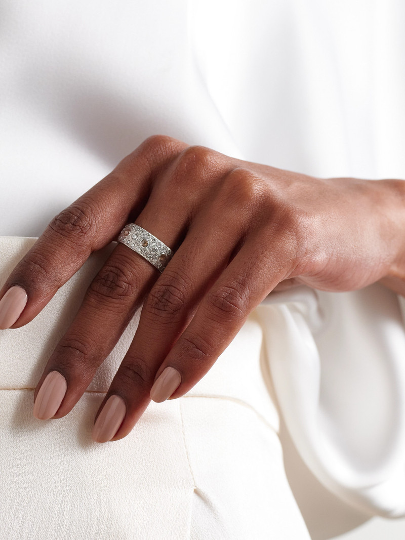 De Beers Talisman Large 18-karat White Gold Diamond Ring outlook