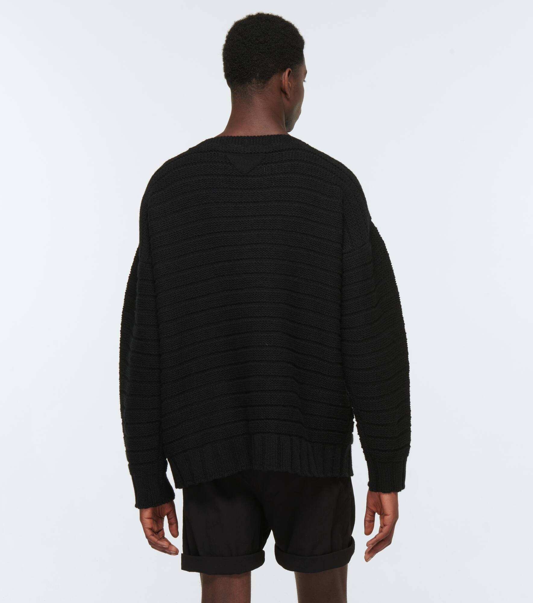 Long-sleeved wool sweater - 4