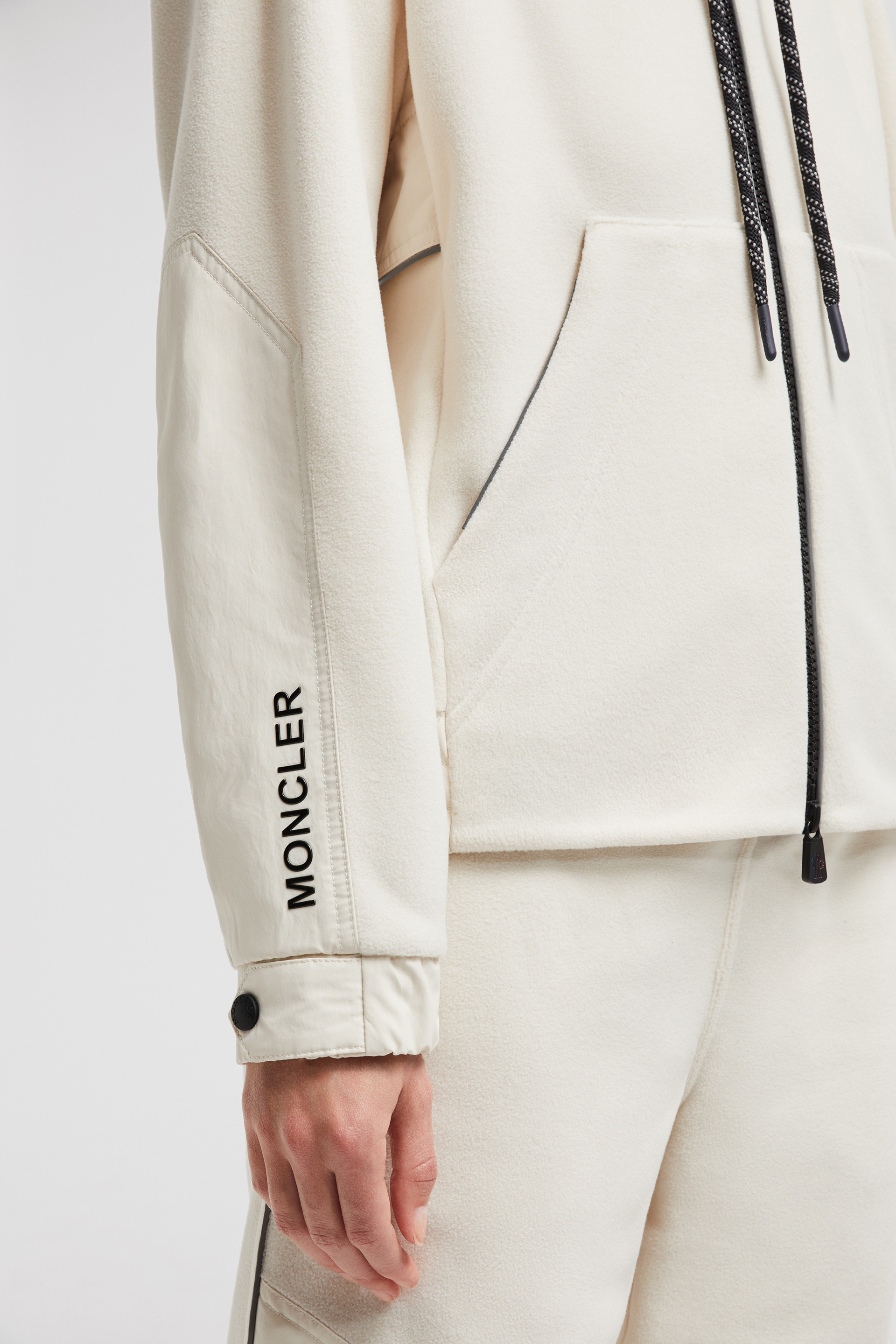 【MONCLER】REVERSIBLE FLEECE ZIP-UP HOODIE フーディ Moncler Reversible Fleece Hoodie | Black | FARFETCH