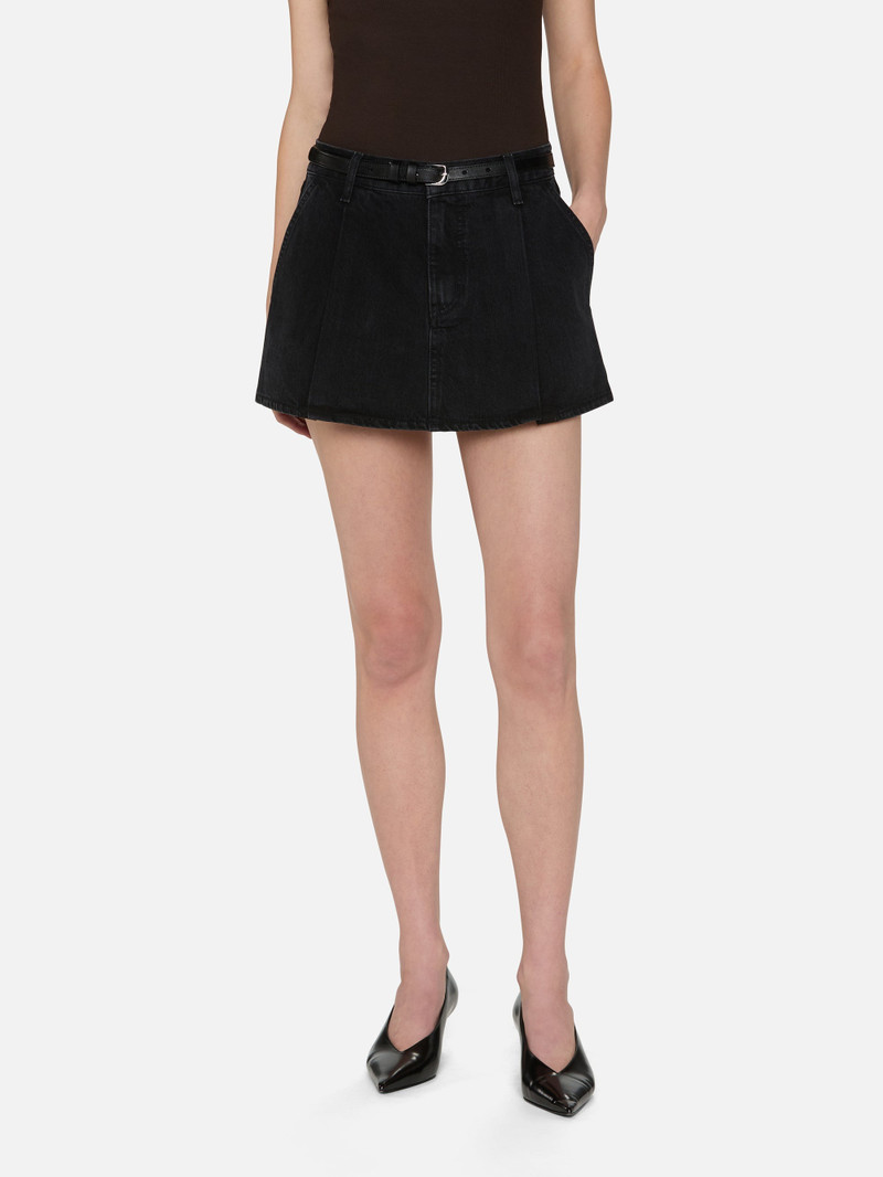 The Pleated Skirt in Axiom 3