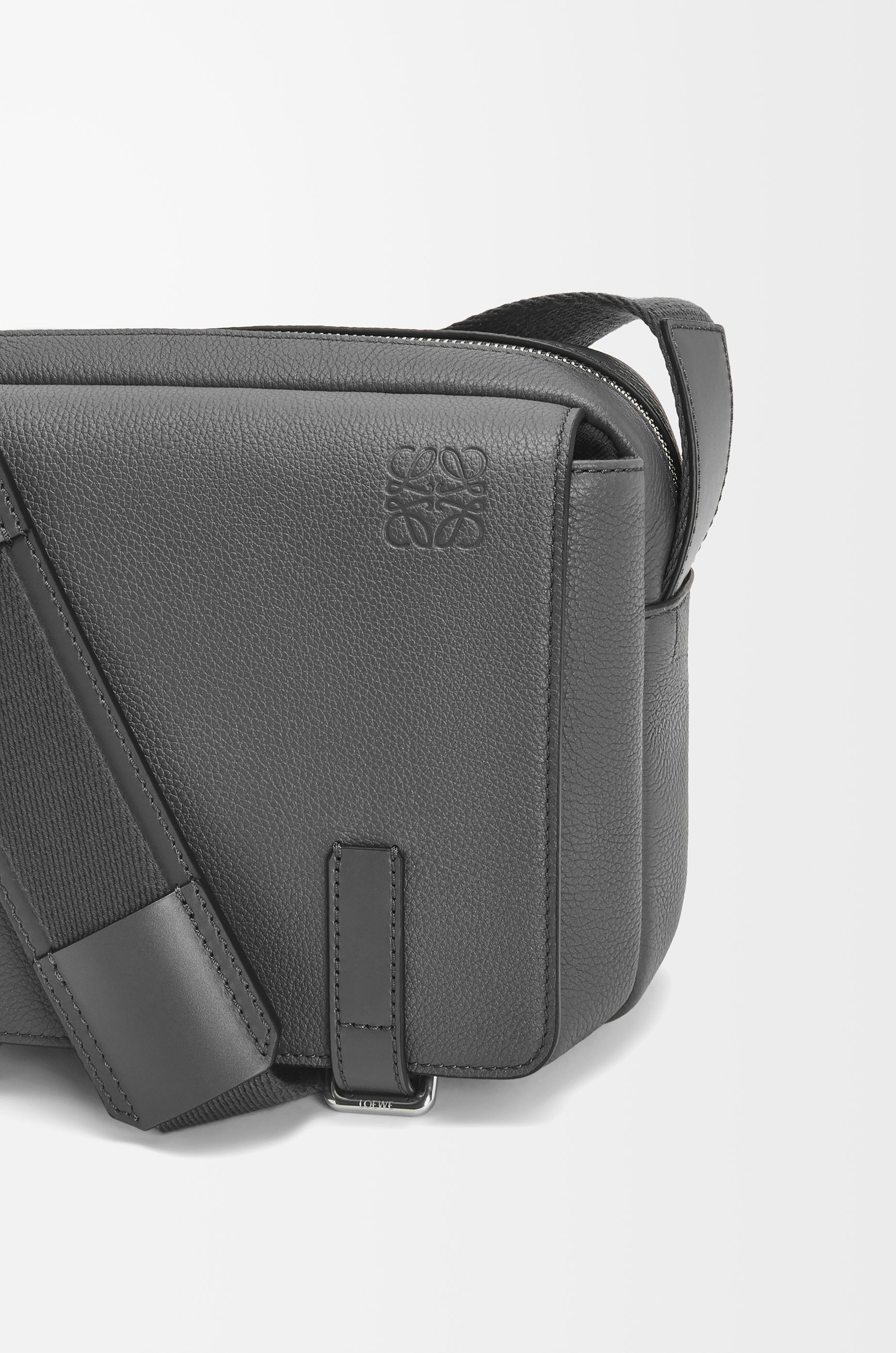 XS Military messenger bag in soft grained calfskin - 4