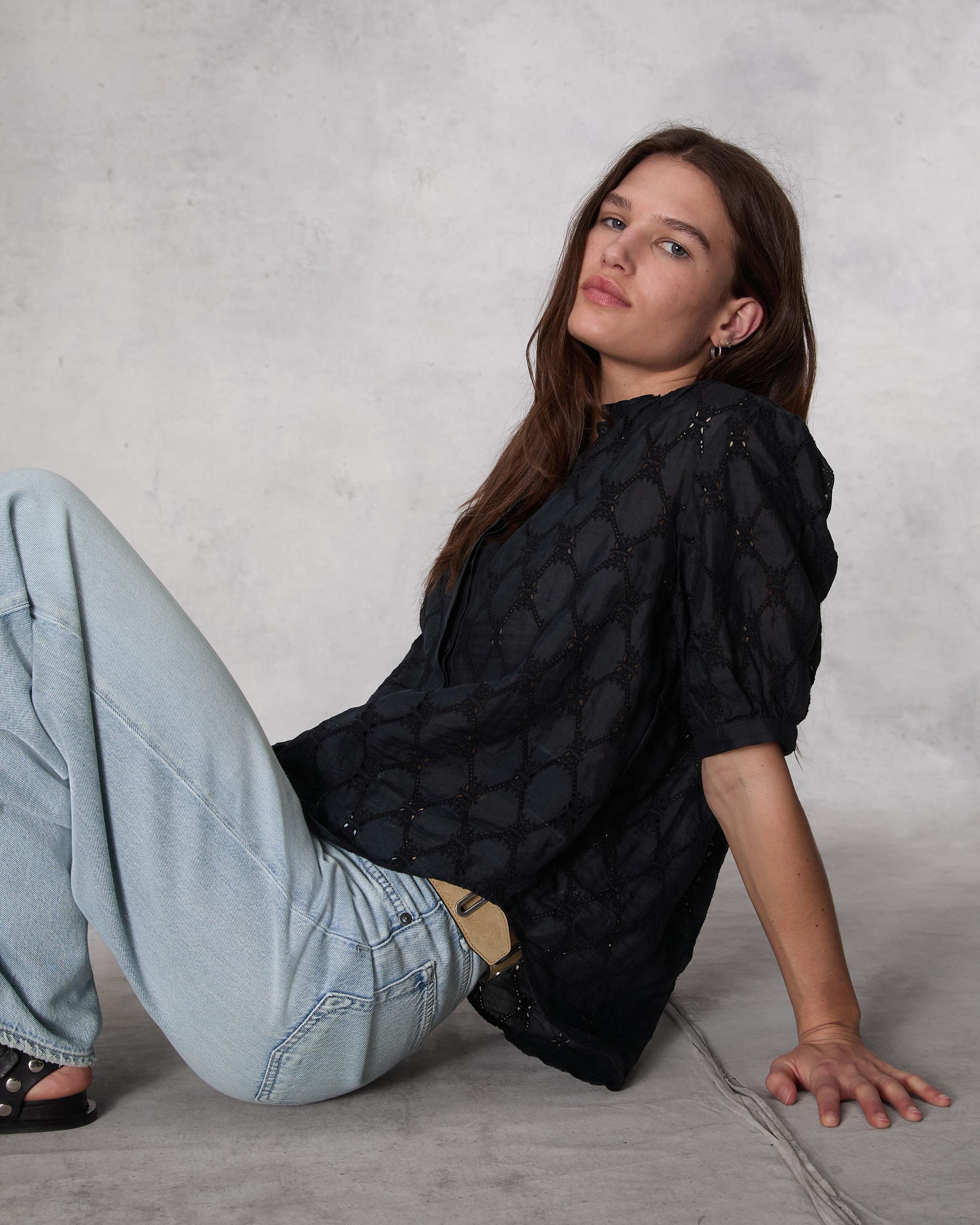 Jordan Embroidered Ramie Top
Classic Fit - 7