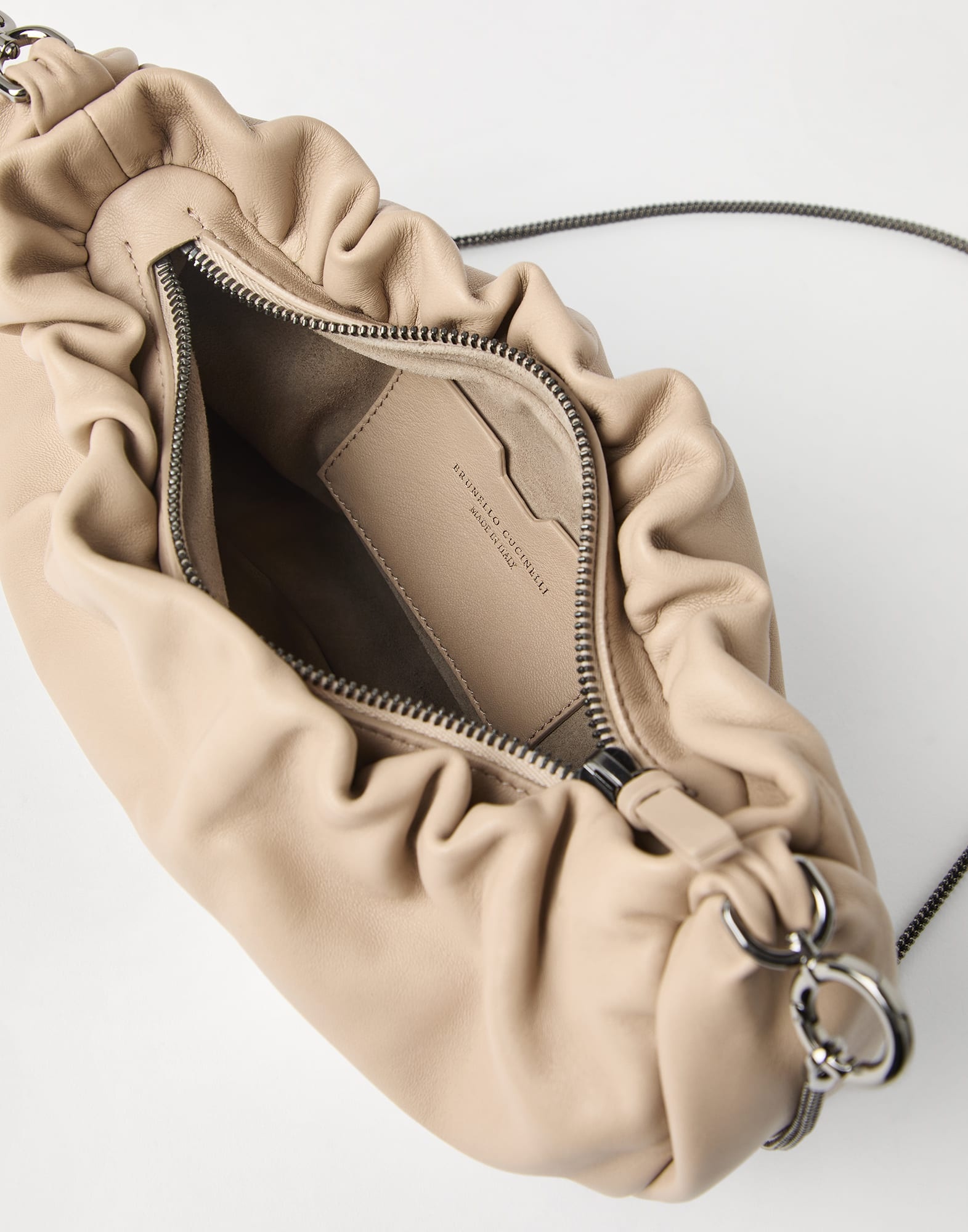 Brioche hobo bag in soft leather with precious chain - 5