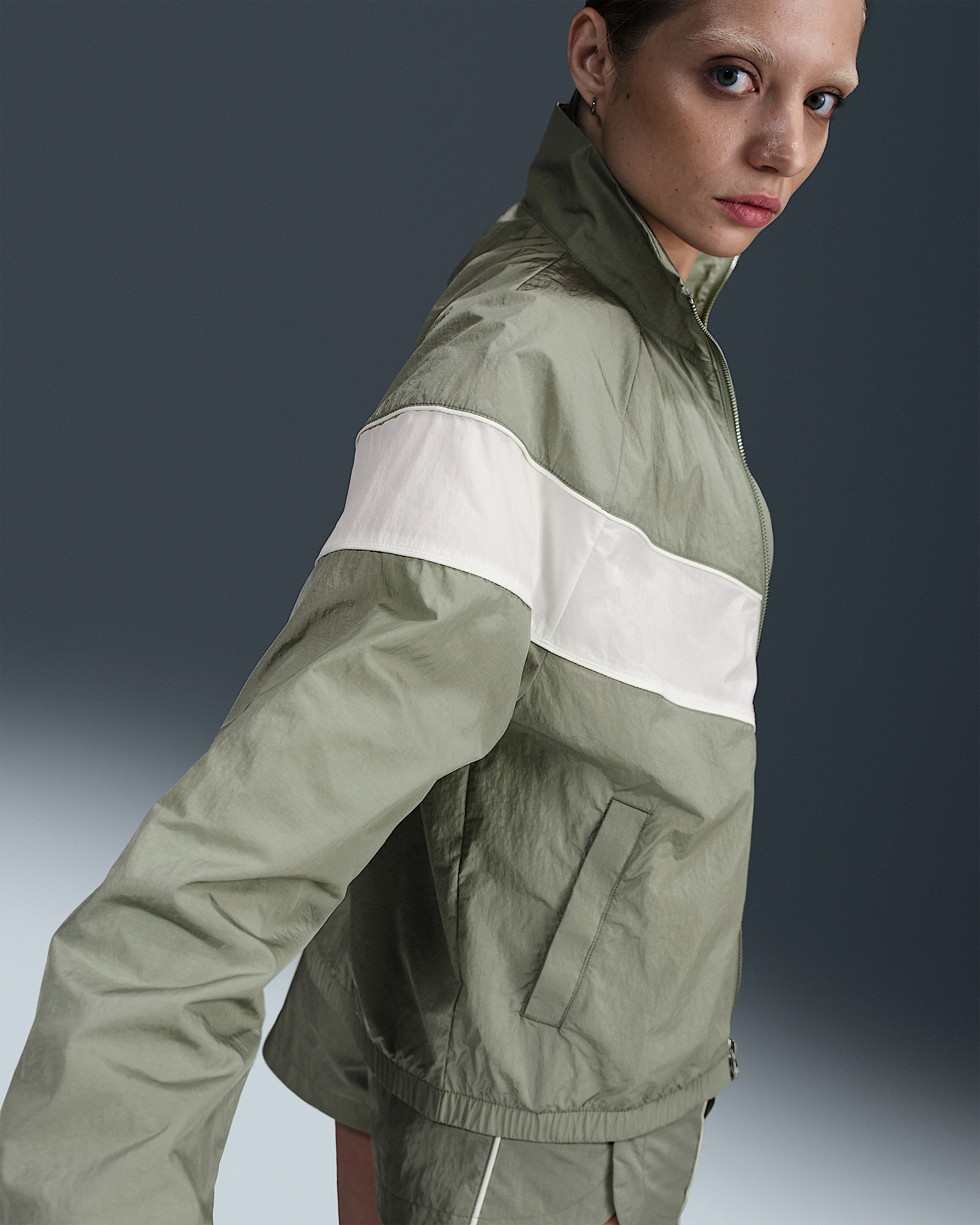 Nike Windrunner Women's Loose UV Woven Full-Zip Jacket - 2