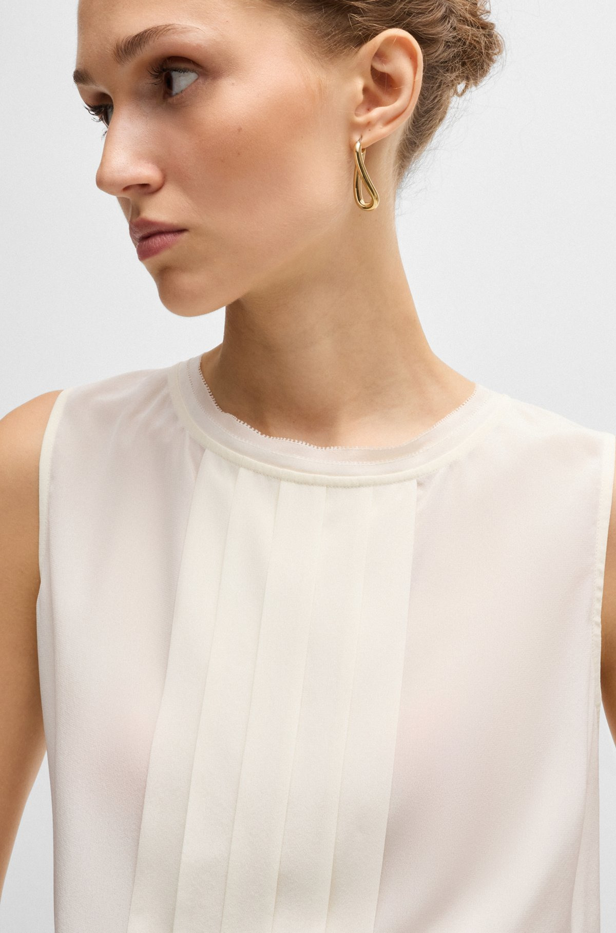 PLEAT-FRONT SLEEVELESS BLOUSE IN WASHED SILK - 4