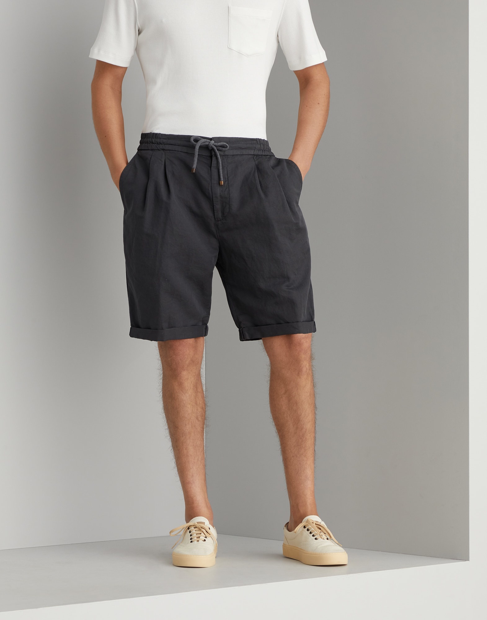 Garment-dyed Bermuda shorts in twisted linen and cotton gabardine with drawstring and double pleats - 1