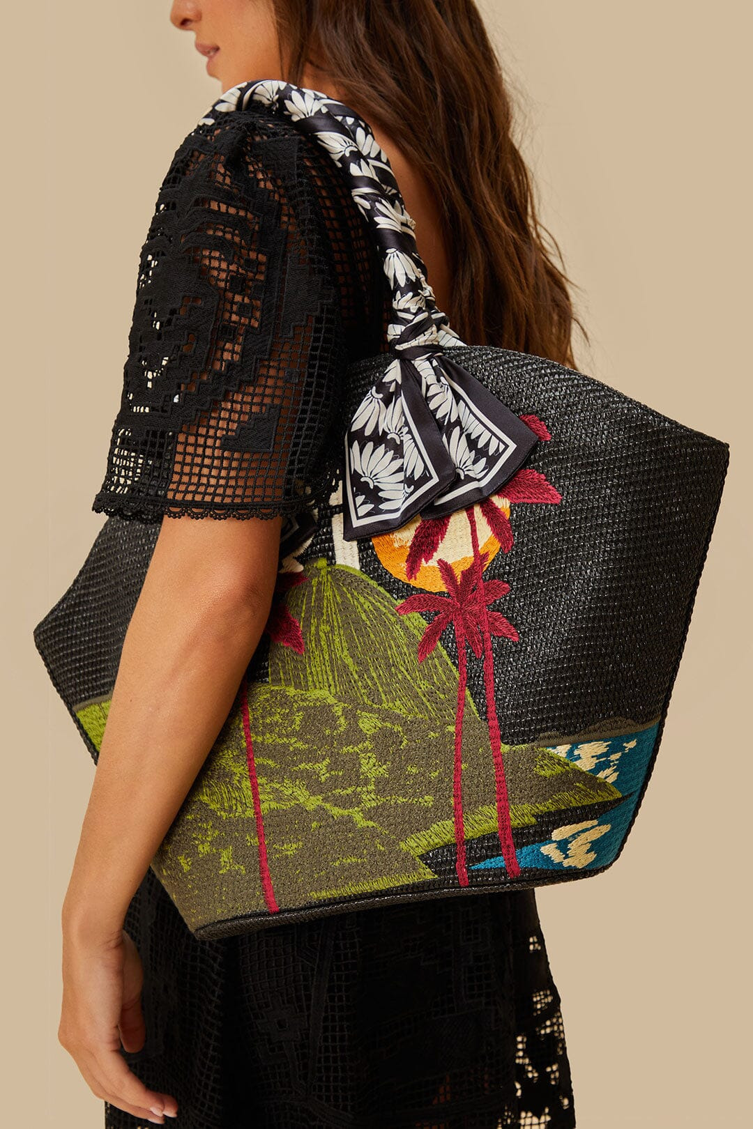 FARM RIO Black Copacabana Raffia Shell Tote | REVERSIBLE