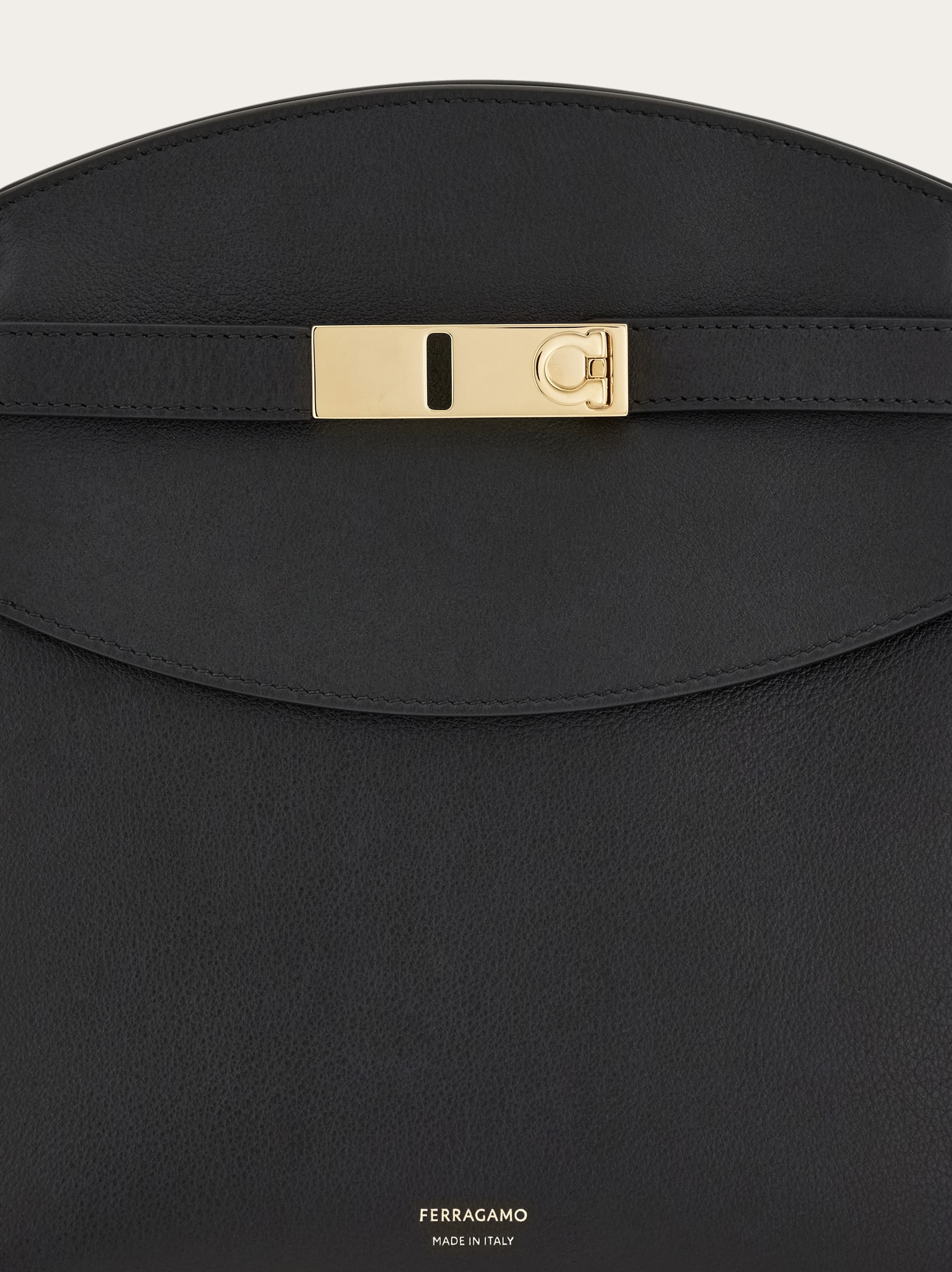 Hug messenger bag - 7