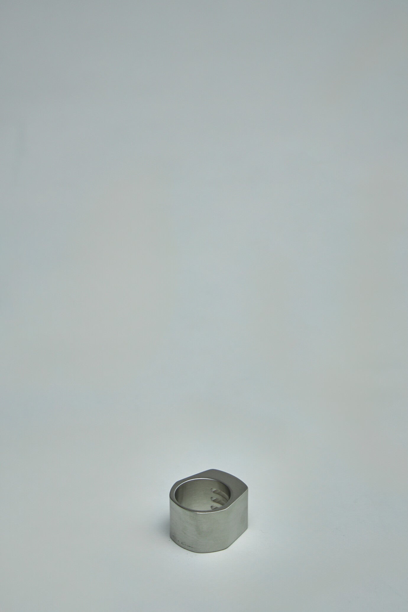 Rick Owens Thumb Grill Ring Palladio | labelsfashion