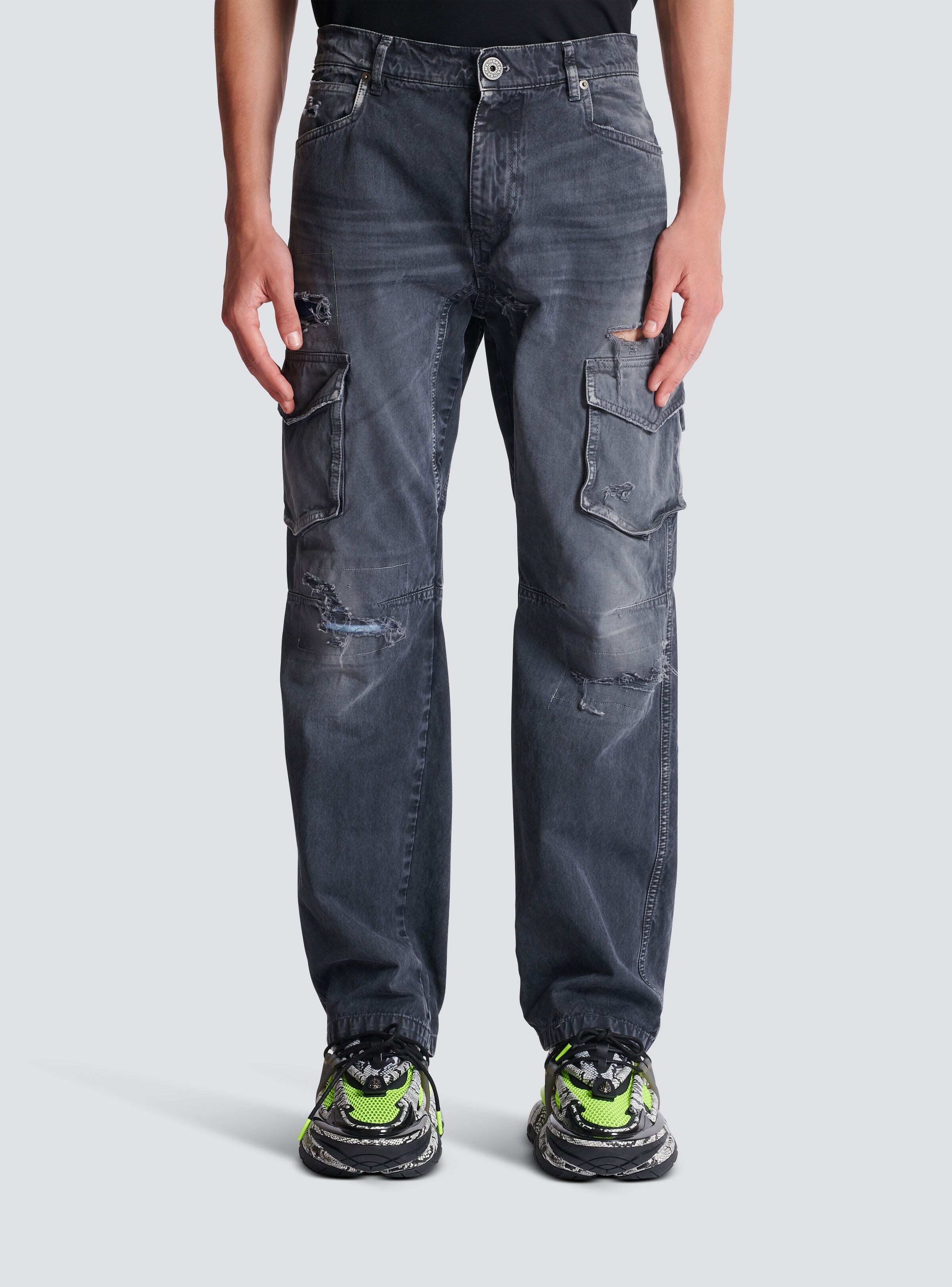 Worn-effect cargo trousers - 5