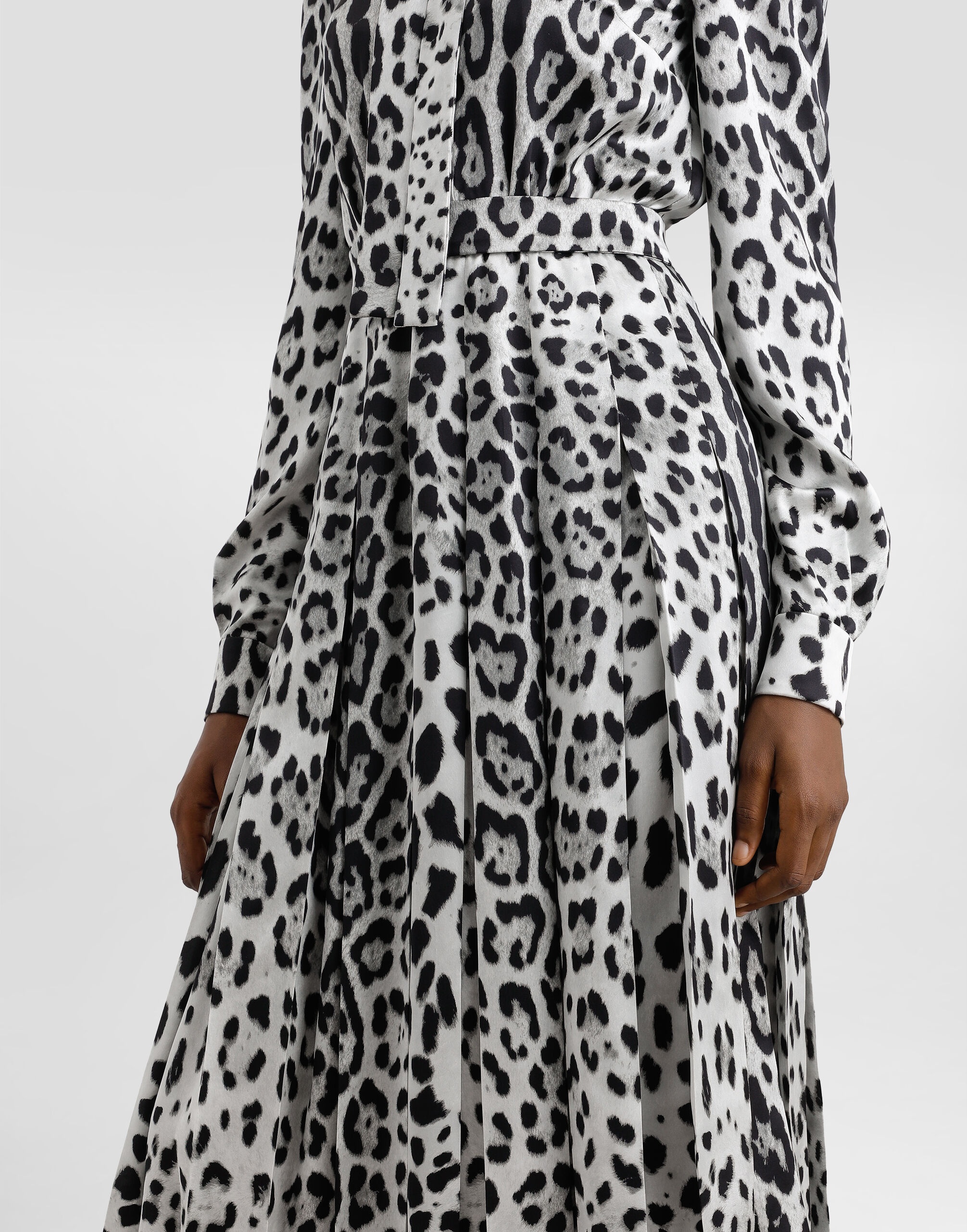 Satin calf-length shirt dress with pussy-bow and leopard print - 4