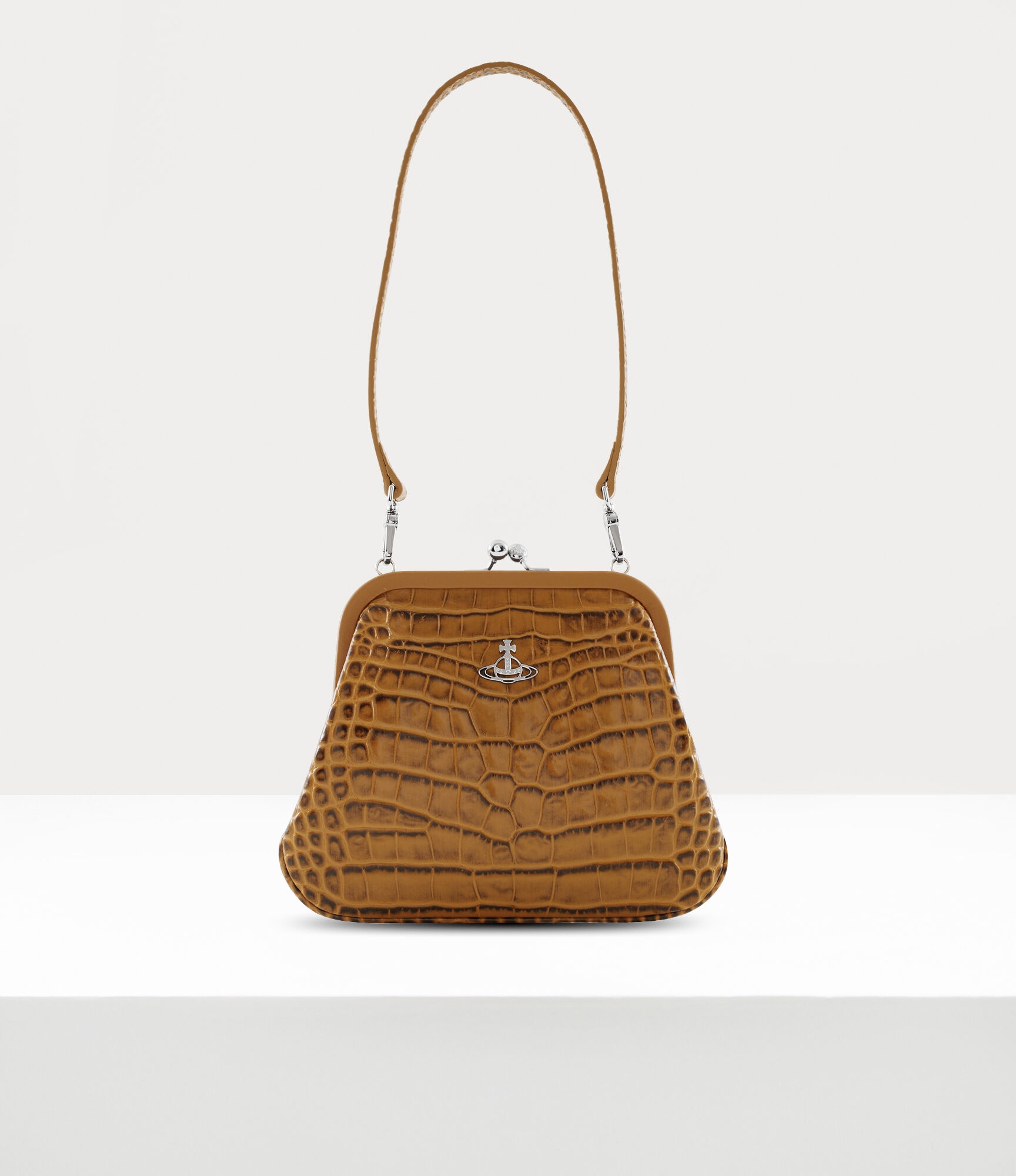 VIVIENNE'S CLUTCH - 1