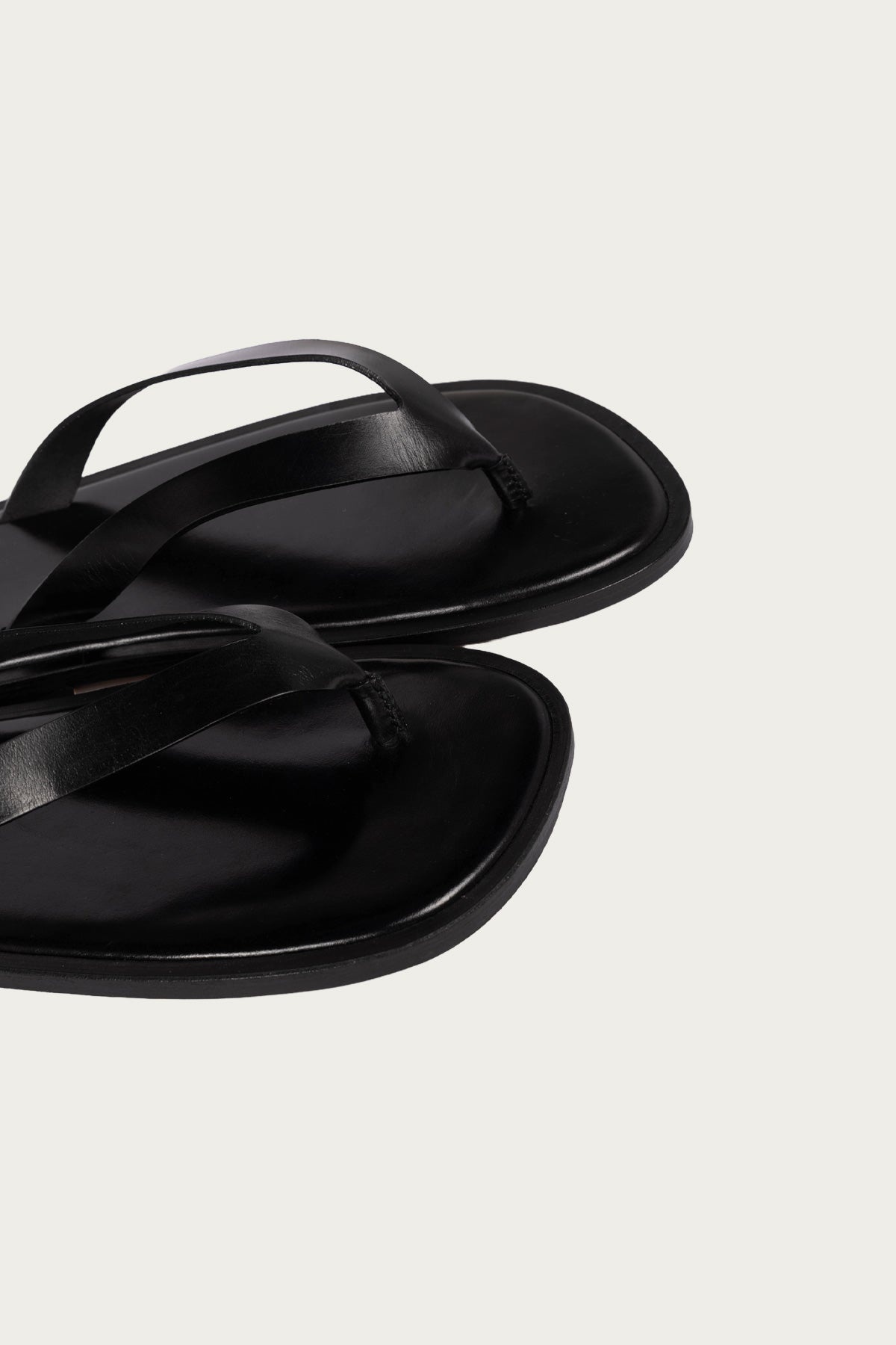 auralee 25SSLEATHER TONG SANDALSレザーサンダル AURALEE(オーラリー) 25SSLEATHER TONG SANDALSレザーサンダル