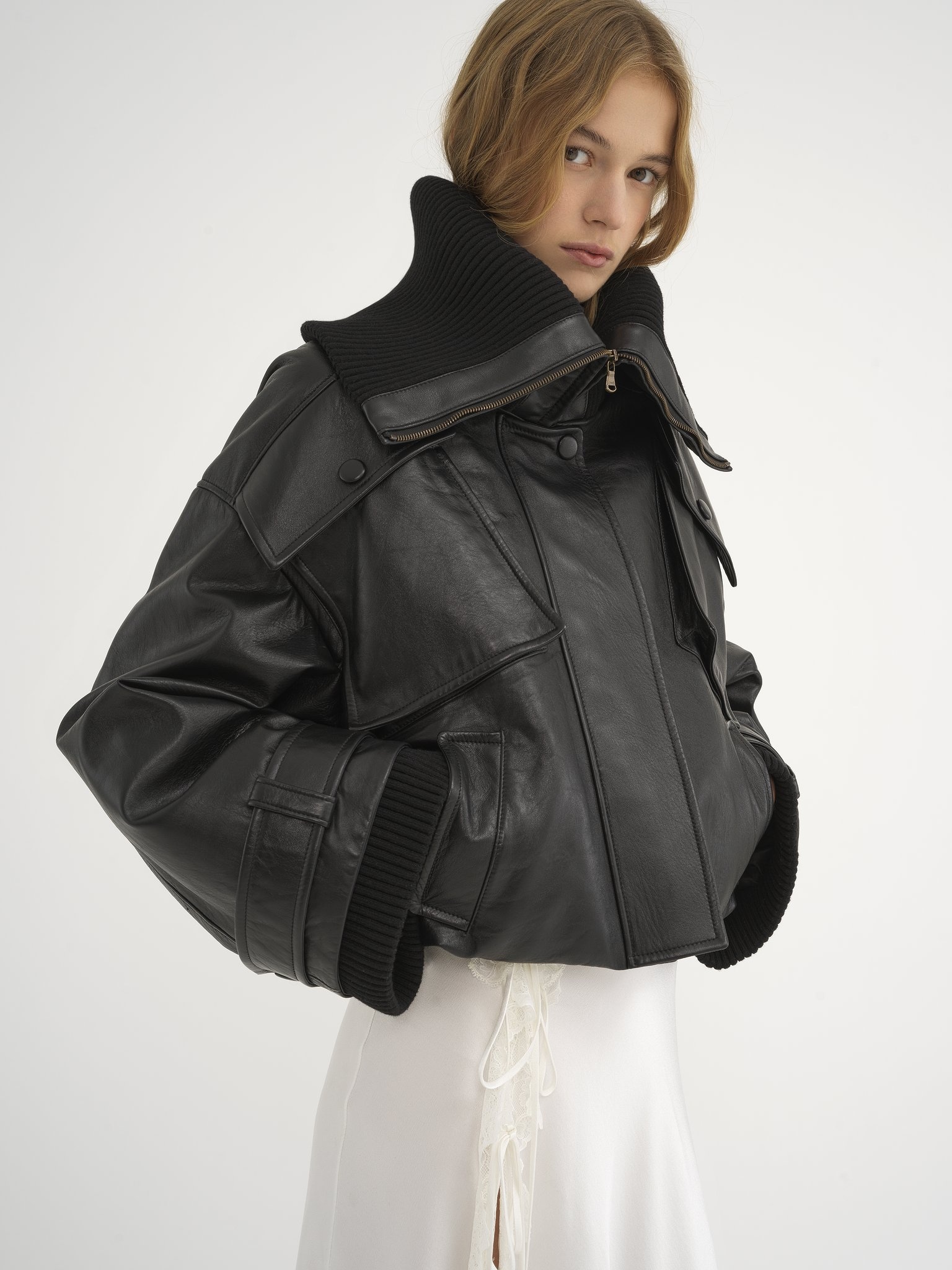 SHORT BOMBER JACKET IN SOFT LEATHER - 4