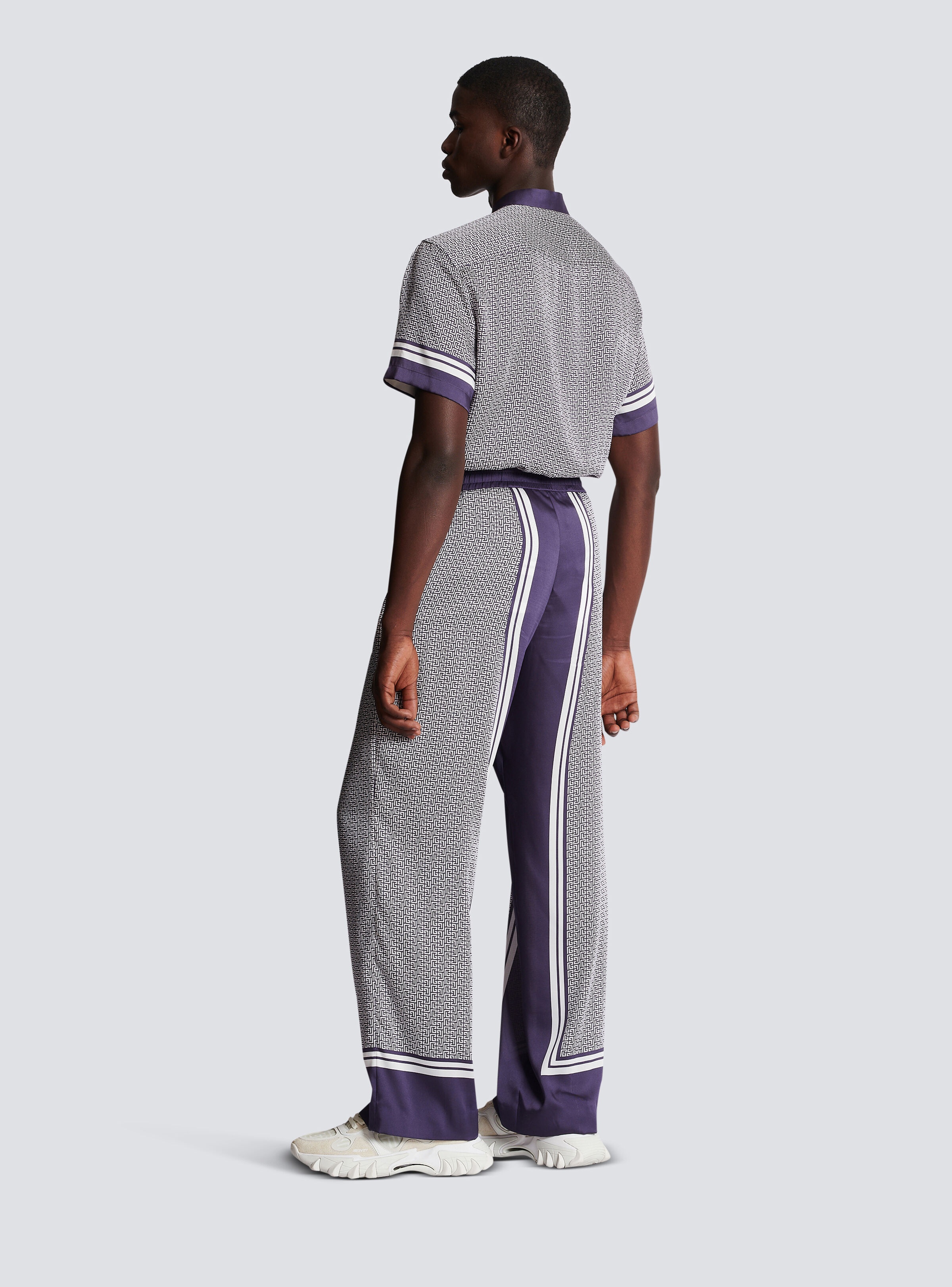 Monogrammed casual trousers - 4