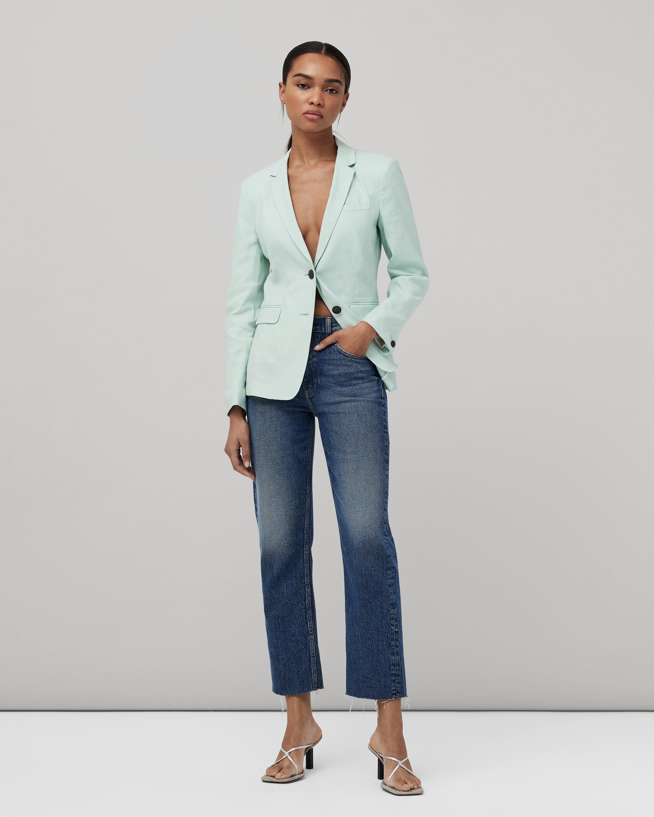 Razor Linen Blazer
Classic Fit Blazer - 2