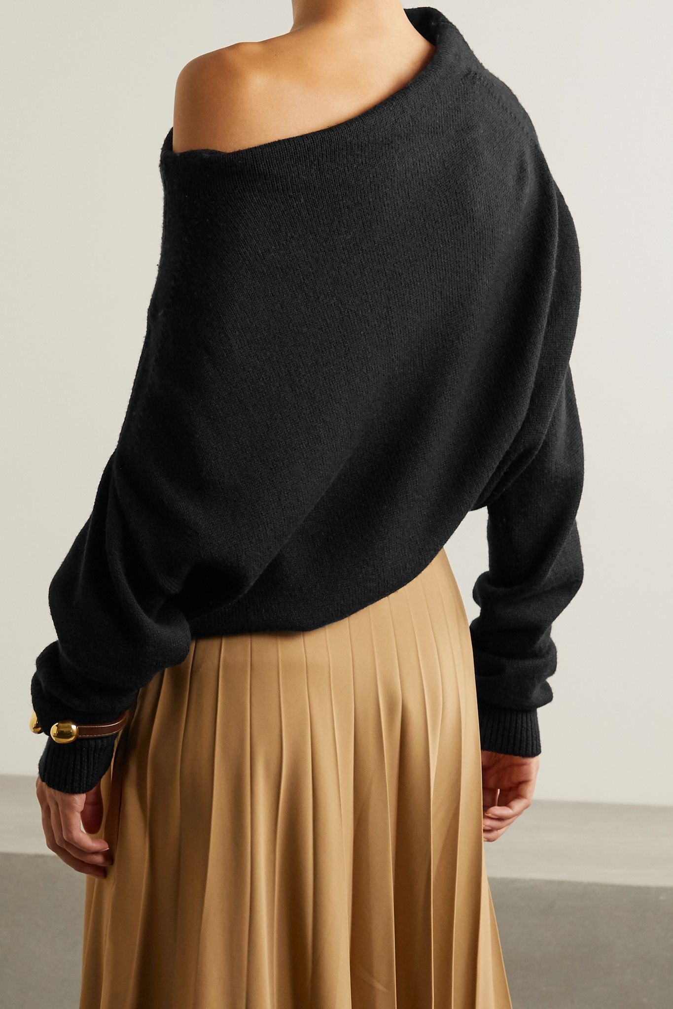 Oversized off-the-shoulder merino wool sweater - 3