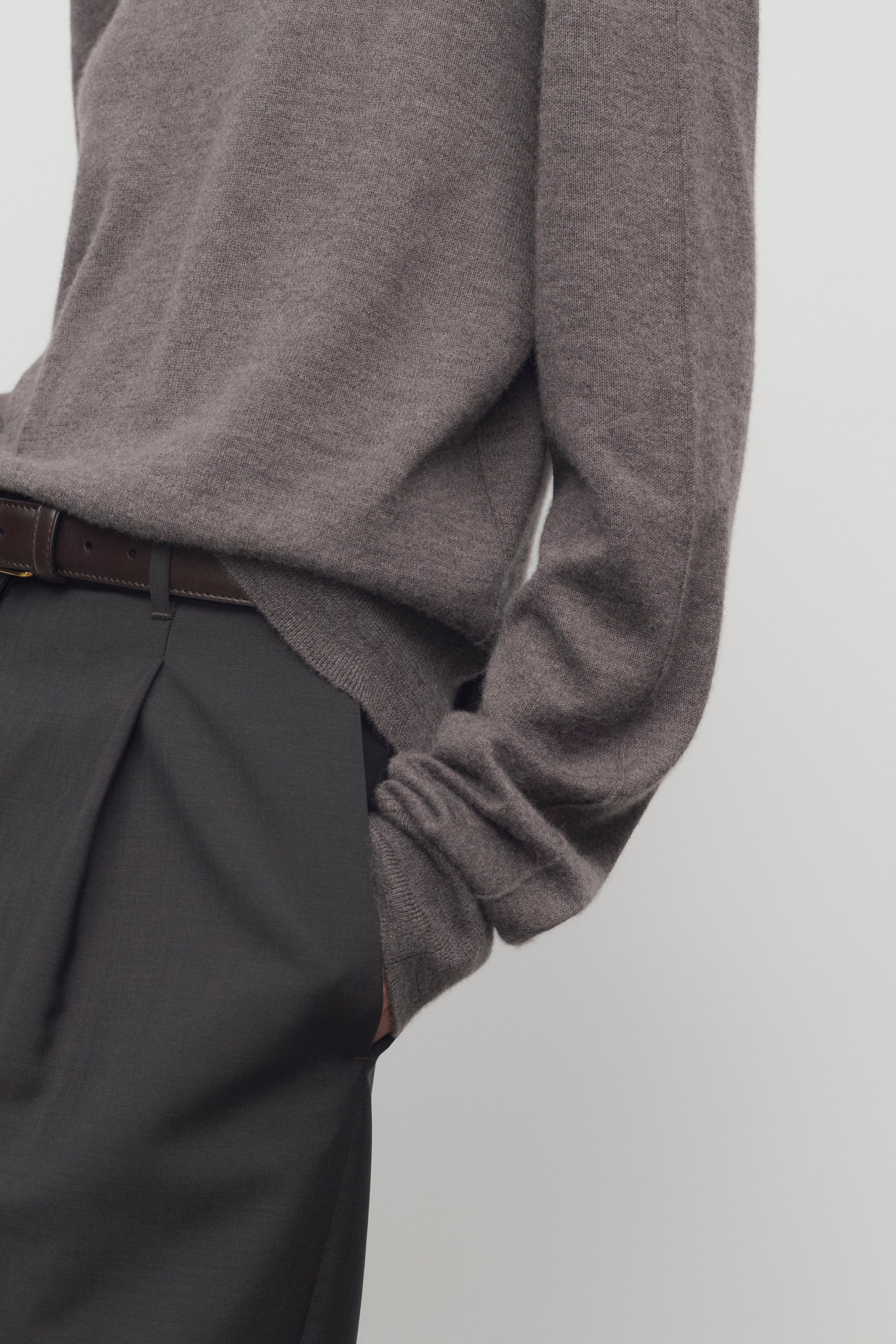 Lizzy Turtleneck in Cashmere - 6